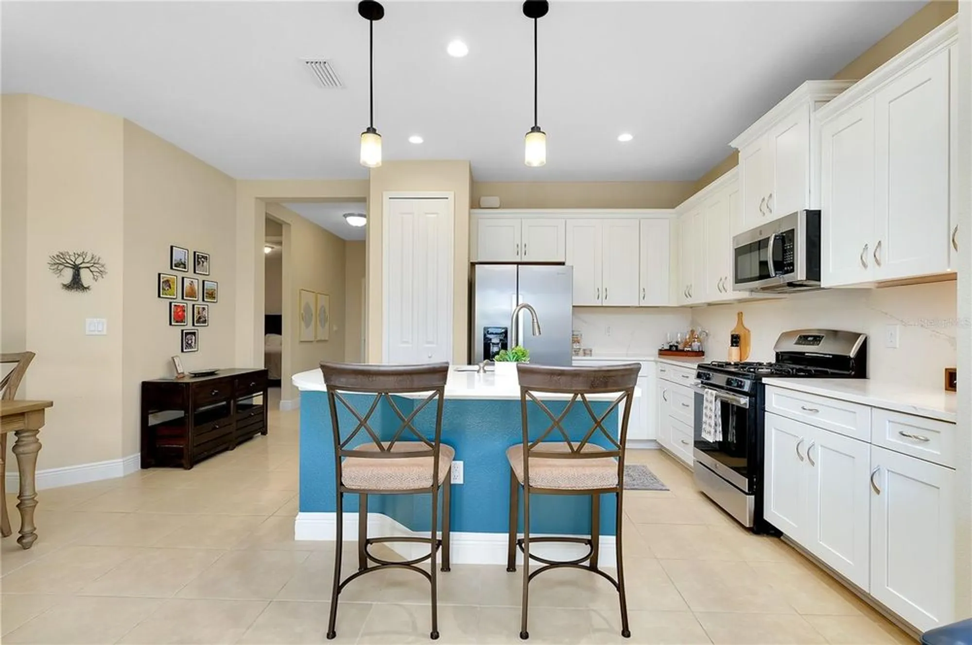 Property Slideshow image 13 of 59 | 21629 avon park ct, Venice, FL, 34293