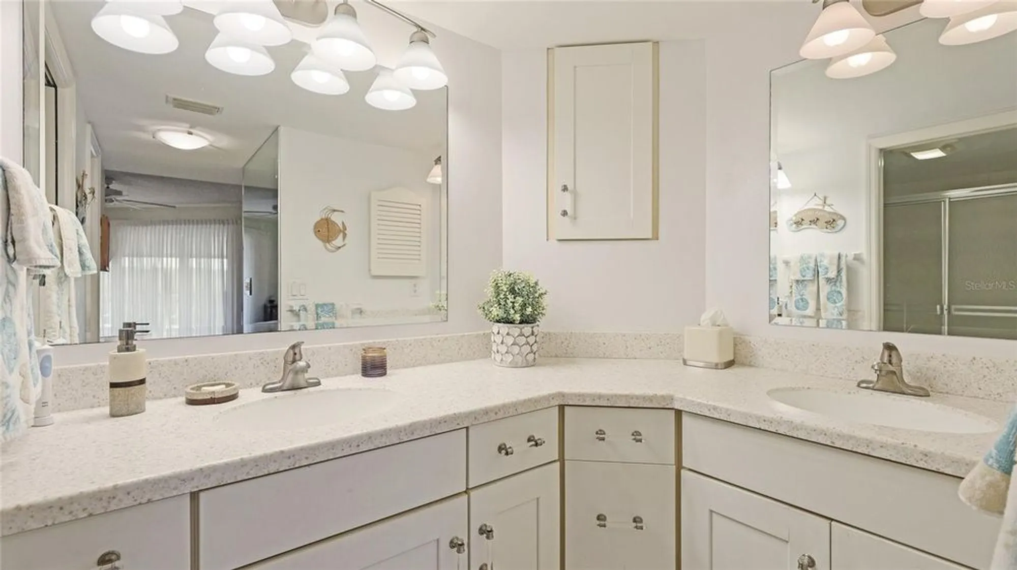 Property Slideshow image 18 of 73 | 1109 edgewater cir # 1109, Bradenton, FL, 34209