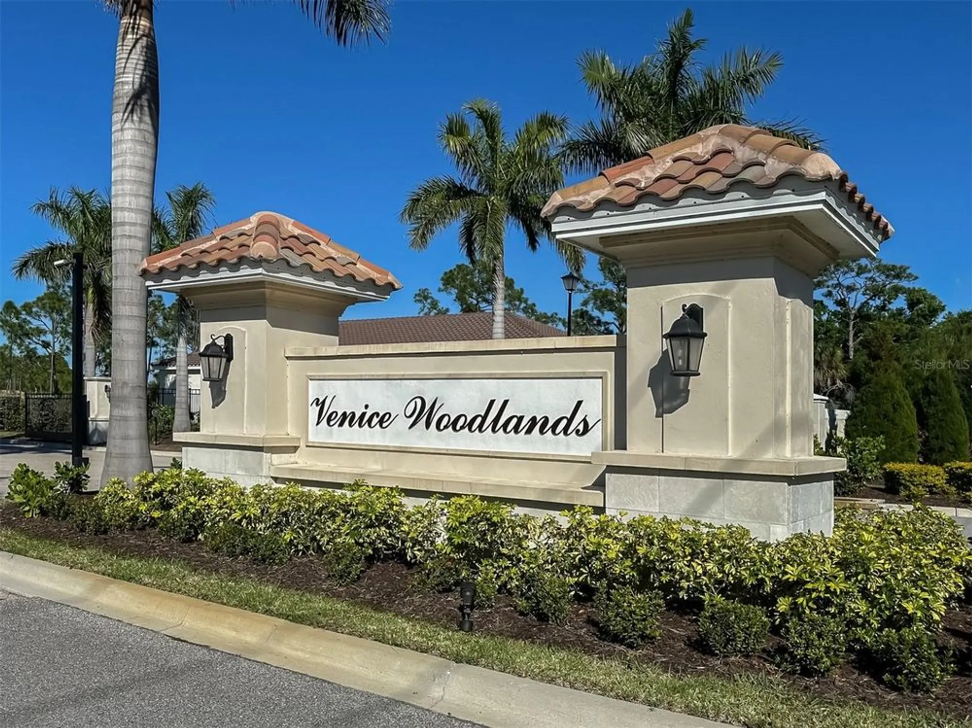 Property Slideshow image 35 of 78 | 592 mistiflower cir, Nokomis, FL, 34275