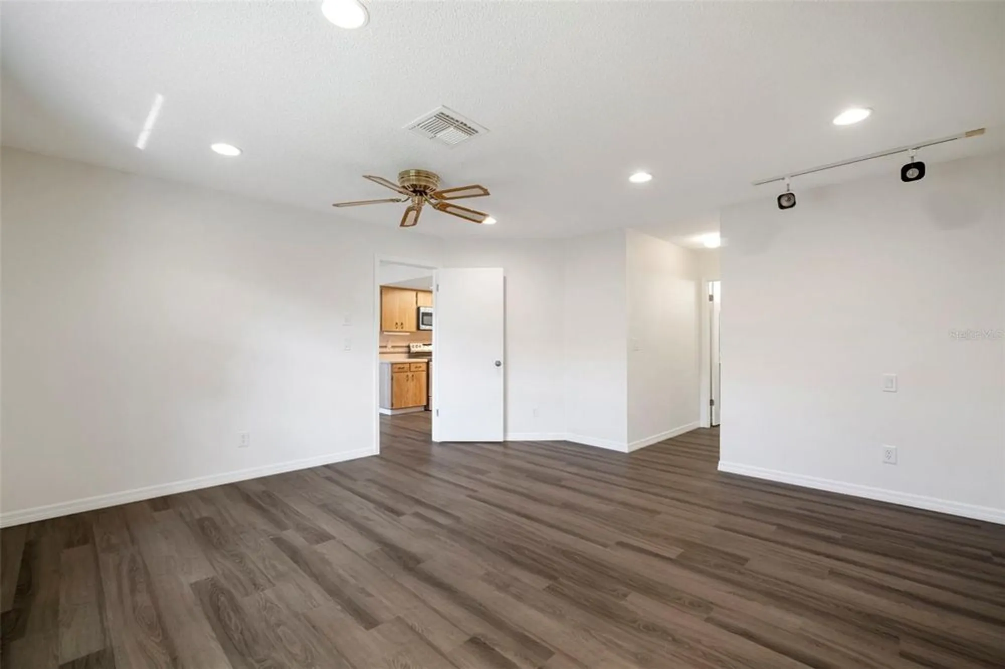 Property Slideshow image 18 of 53 | 1508 ingram dr # 20, Sun City Center, FL, 33573