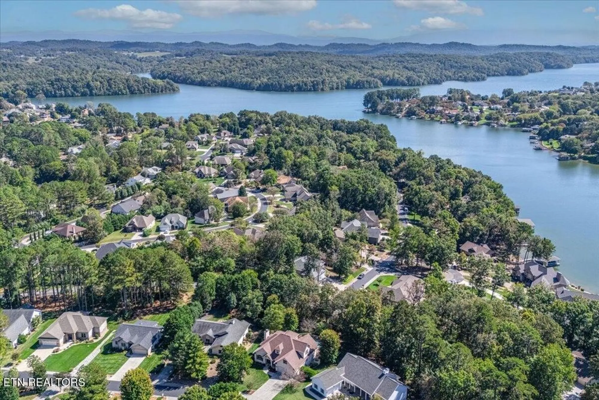 Property Slideshow image 16 of 54 | 400 tanasi way, Loudon, TN, 37774