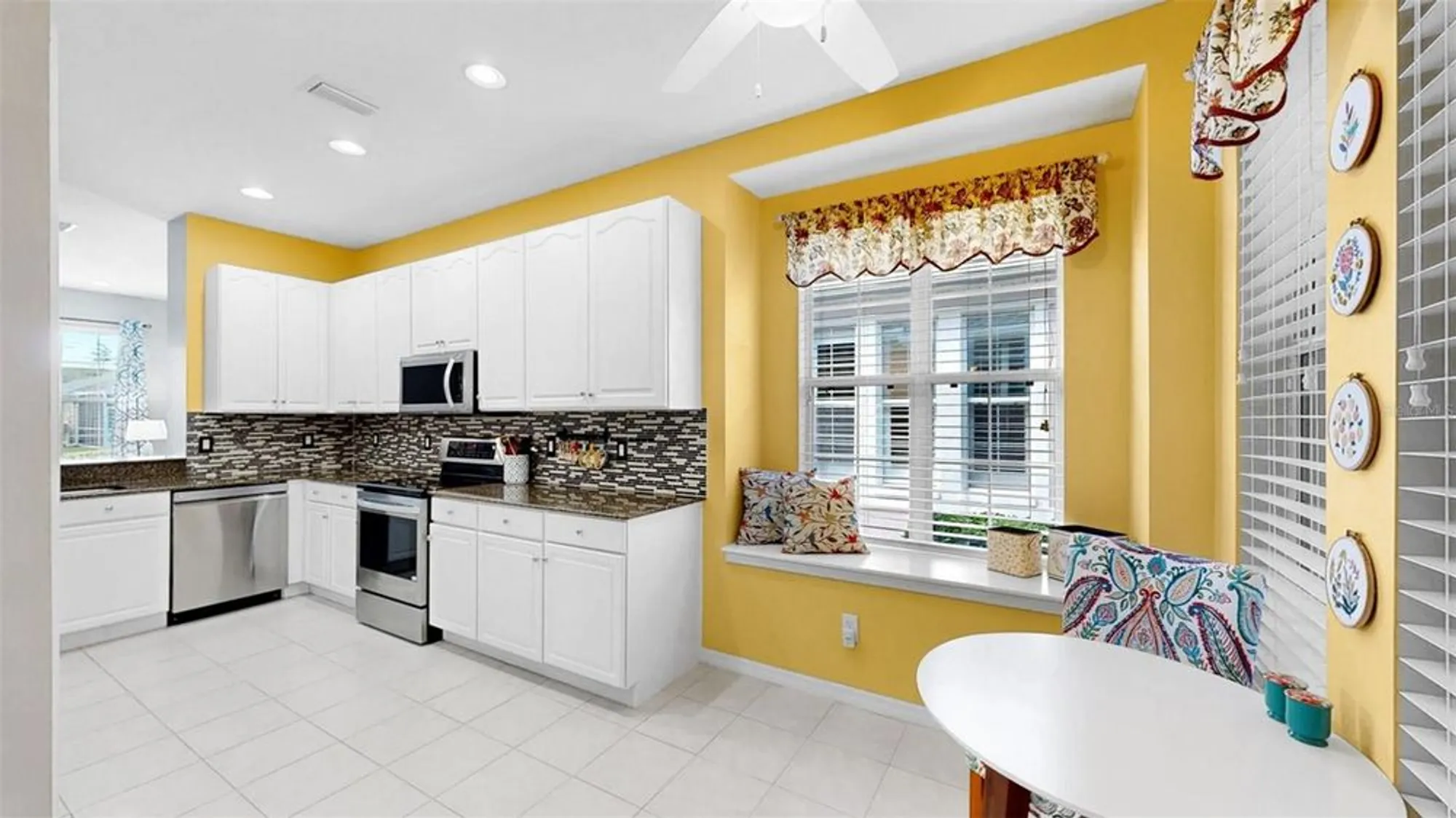 Property Slideshow image 21 of 57 | 203 oceania ct, Apollo Beach, FL, 33572