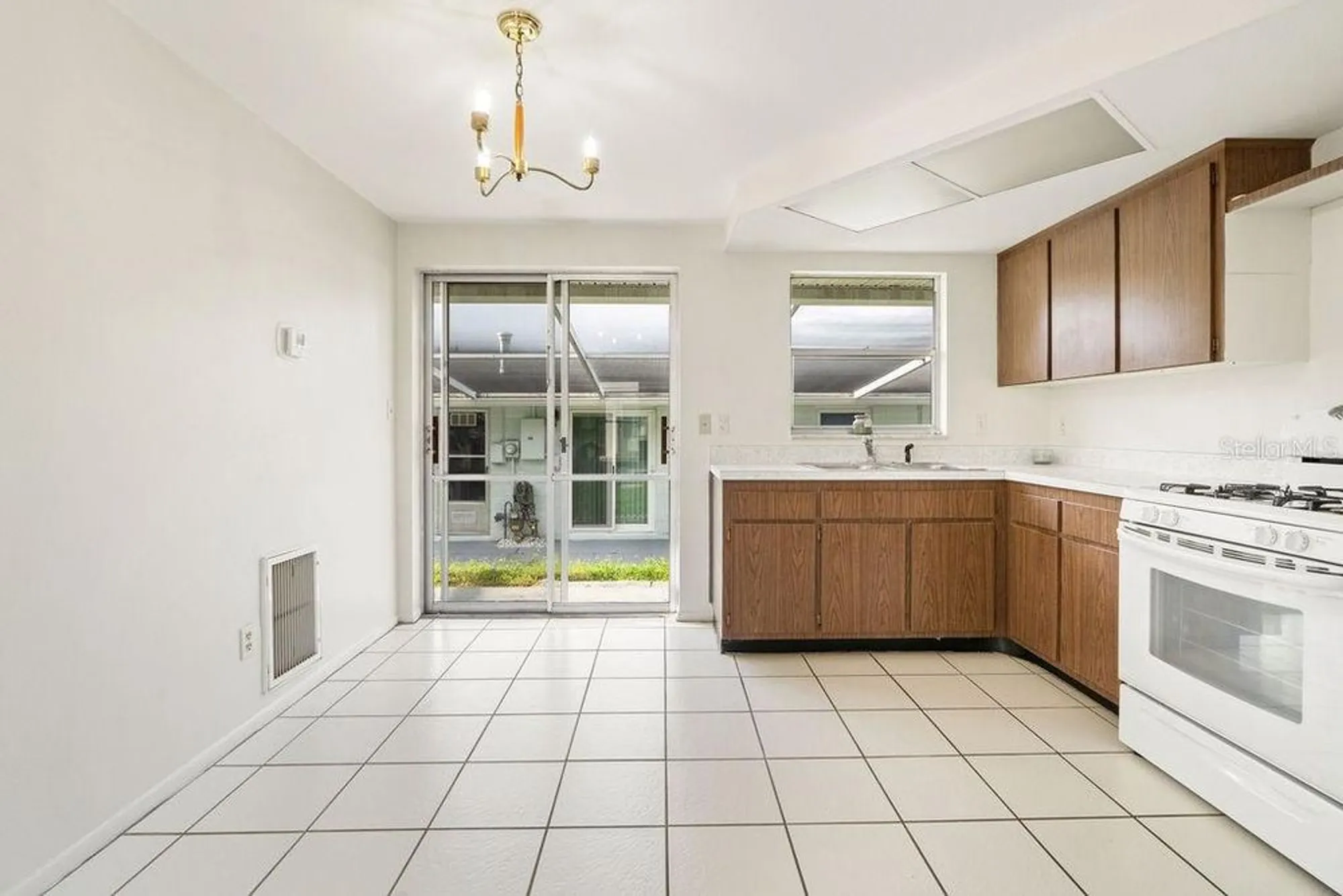 Property Slideshow image 8 of 25 | 12400 park blvd 124, Seminole, FL, 33772