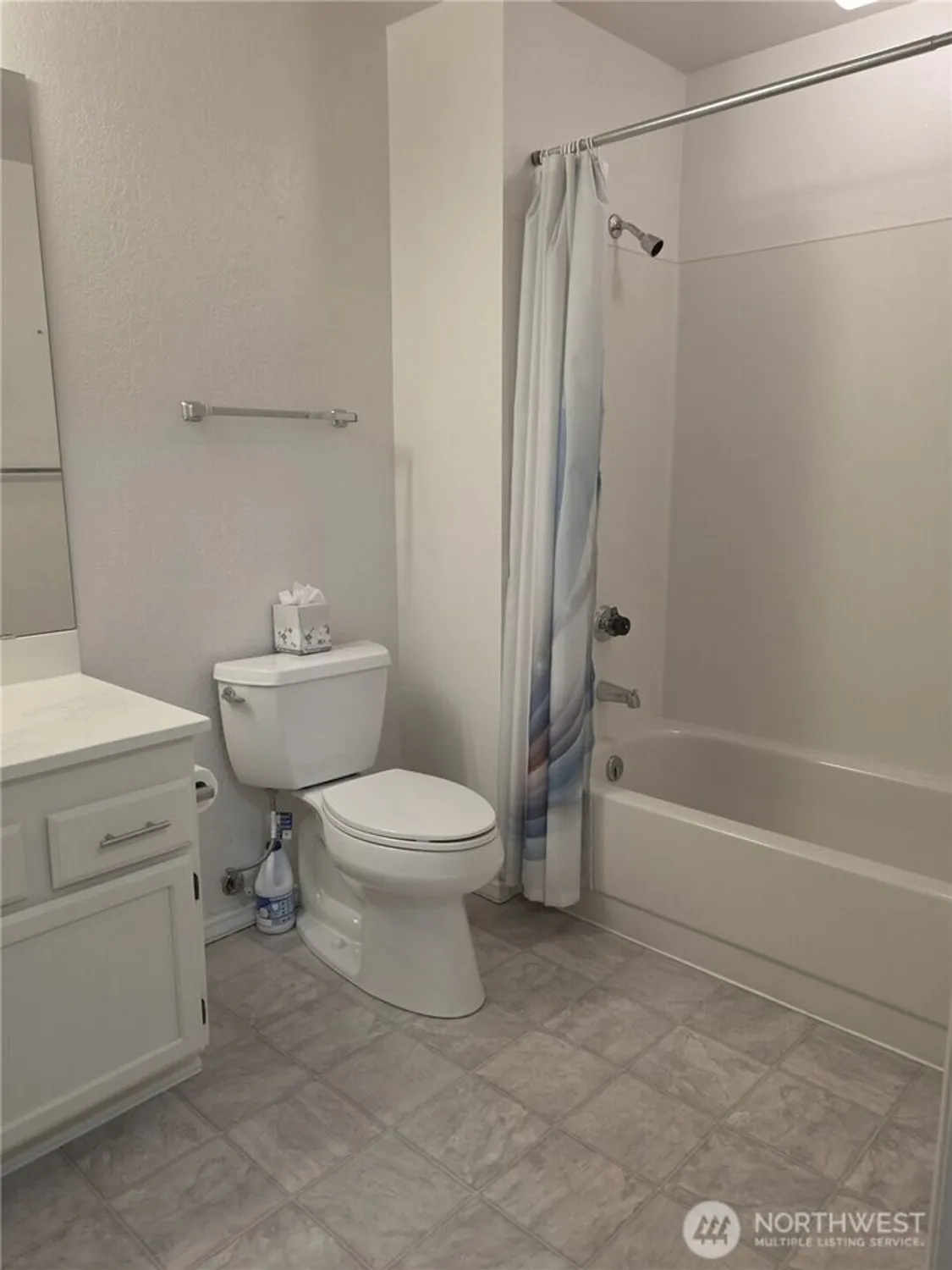 Property Slideshow image 22 of 40 | 3935 226th pl 313, Issaquah, WA, 98029