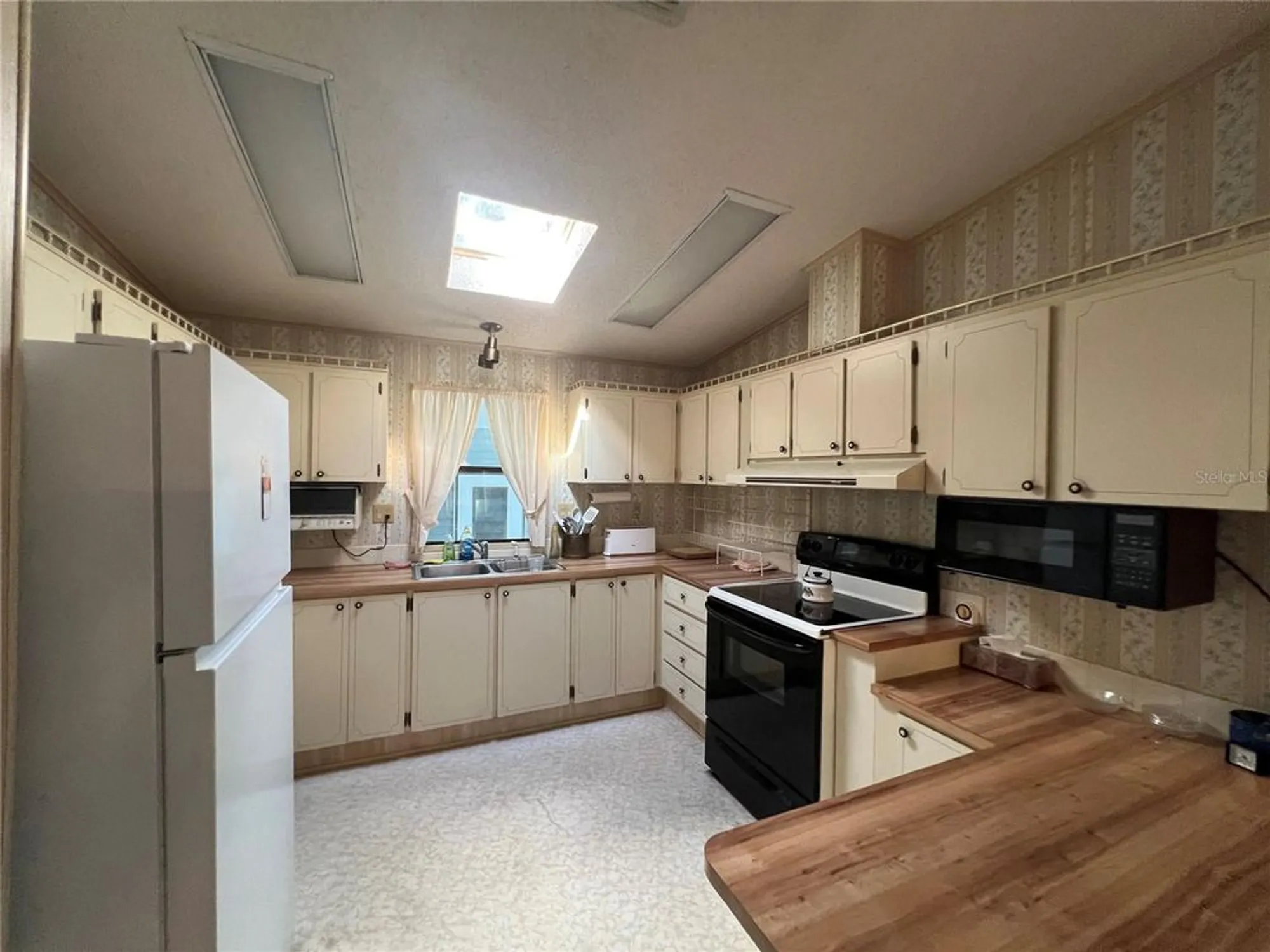 Property Slideshow image 7 of 40 | 110 timber way, Wildwood, FL, 34785