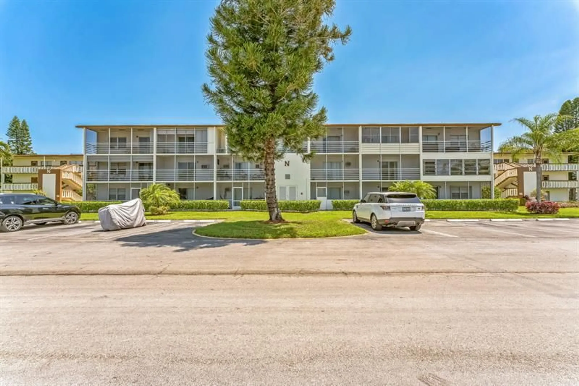 Property Slideshow image 1 of 22 | 581 mansfield n # 581, Boca Raton, FL, 33434