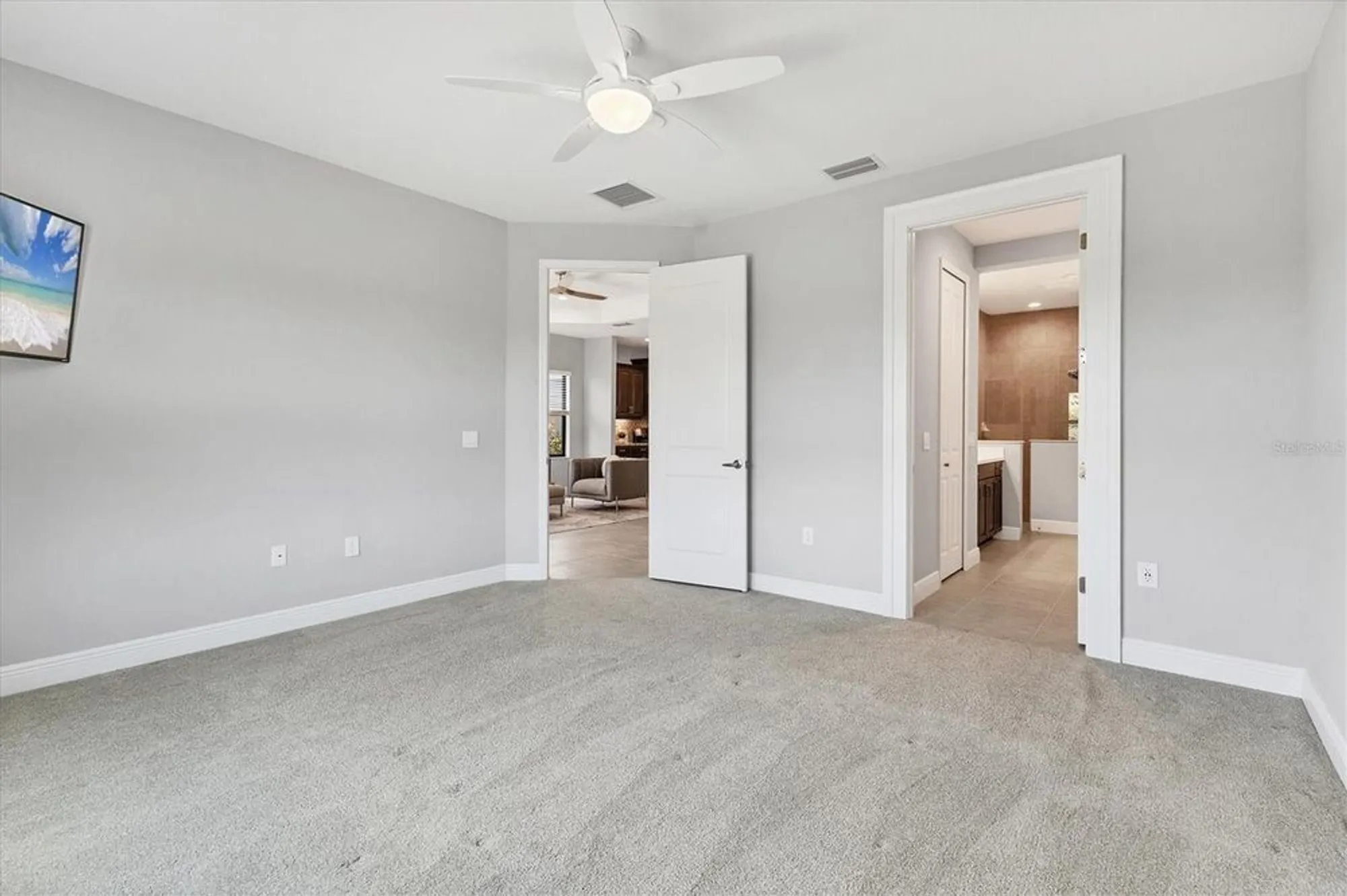 Property Slideshow image 19 of 55 | 21649 avon park ct, Venice, FL, 34293