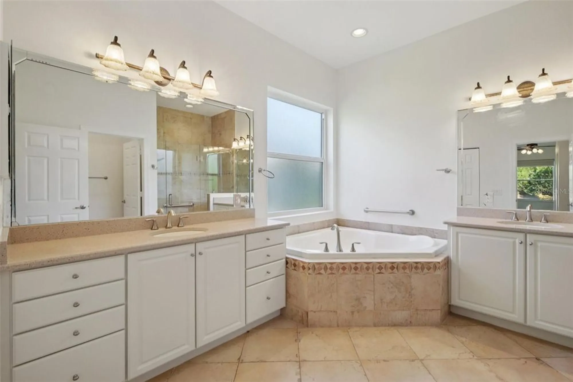 Property Slideshow image 38 of 53 | 5004 sandy brook cir, Wimauma, FL, 33598