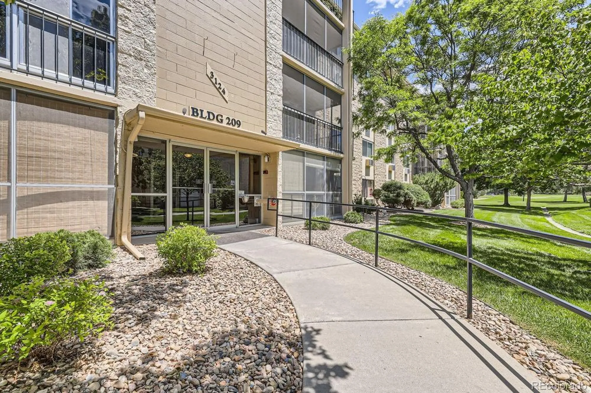 Property Slideshow image 2 of 17 | 3124 s wheeling way apt 102, Aurora, CO, 80014
