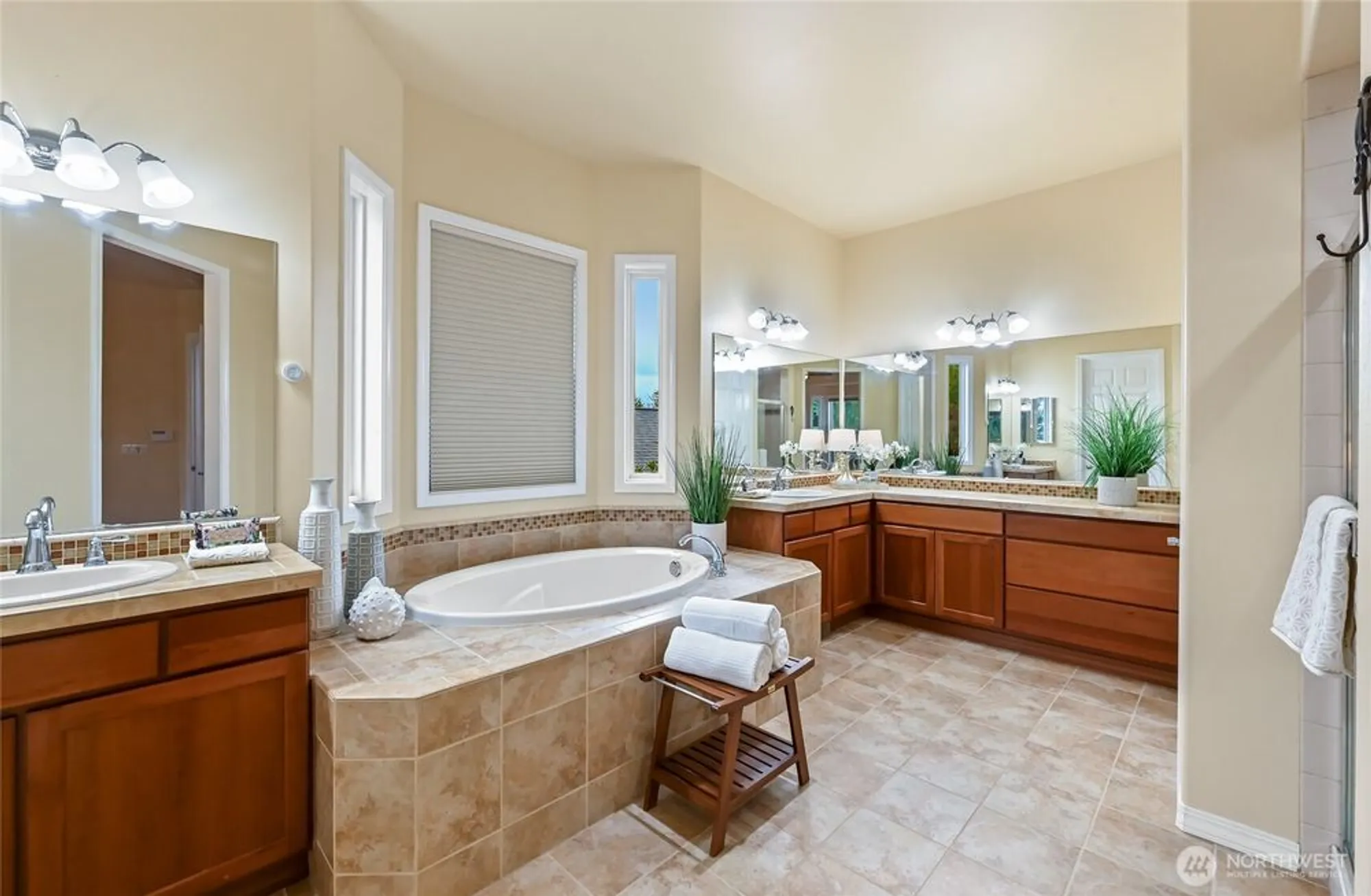 Property Slideshow image 19 of 36 | 12441 adair creek way, Redmond, WA, 98053