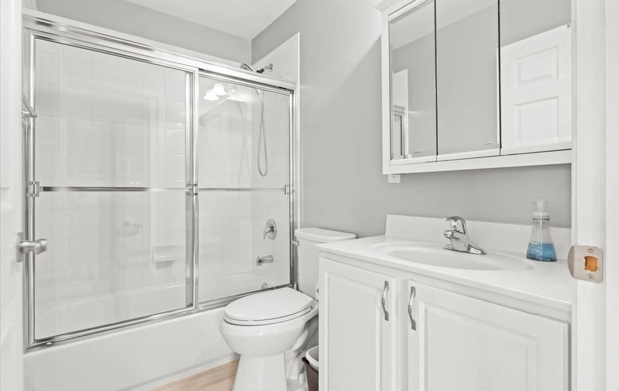 Property Slideshow image 13 of 20 | 1002 willow ln, Valley Stream, NY, 11580