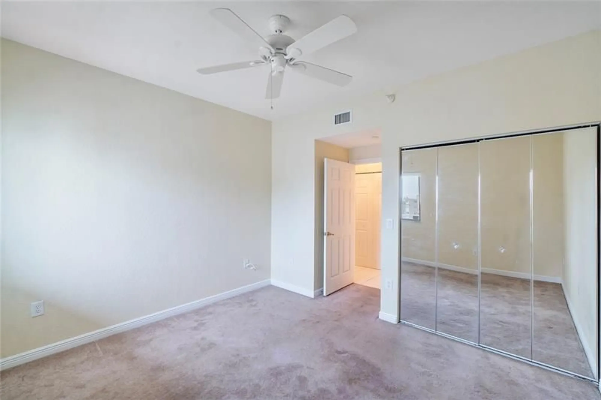 Property Slideshow image 11 of 18 | 7611 southampton ter apt 405a, Tamarac, FL, 33321
