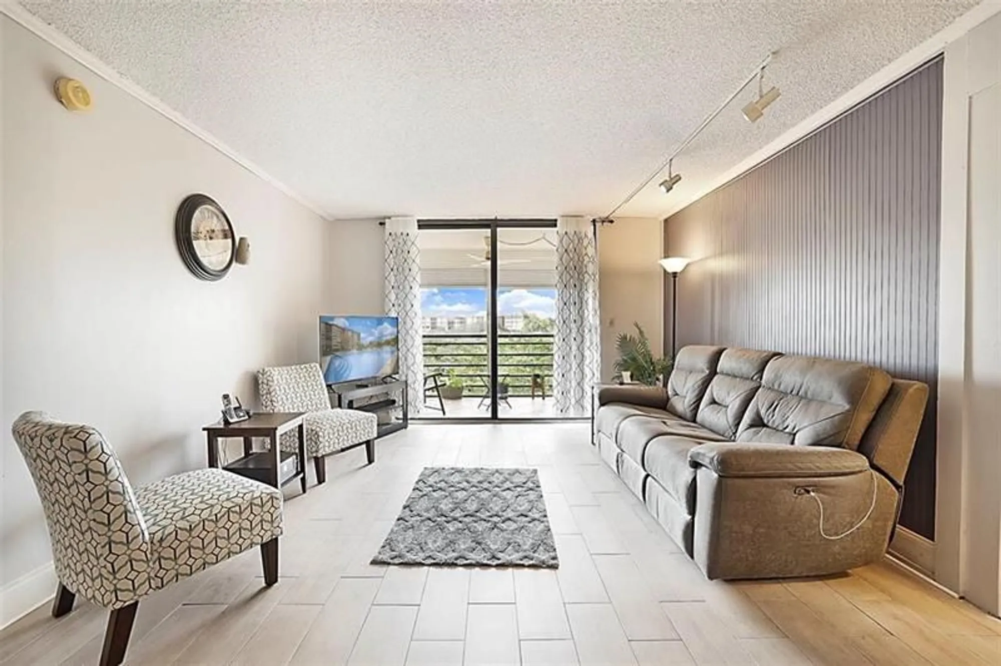 Property Slideshow image 9 of 26 | 1400 saint charles pl 616, Pembroke Pines, FL, 33026