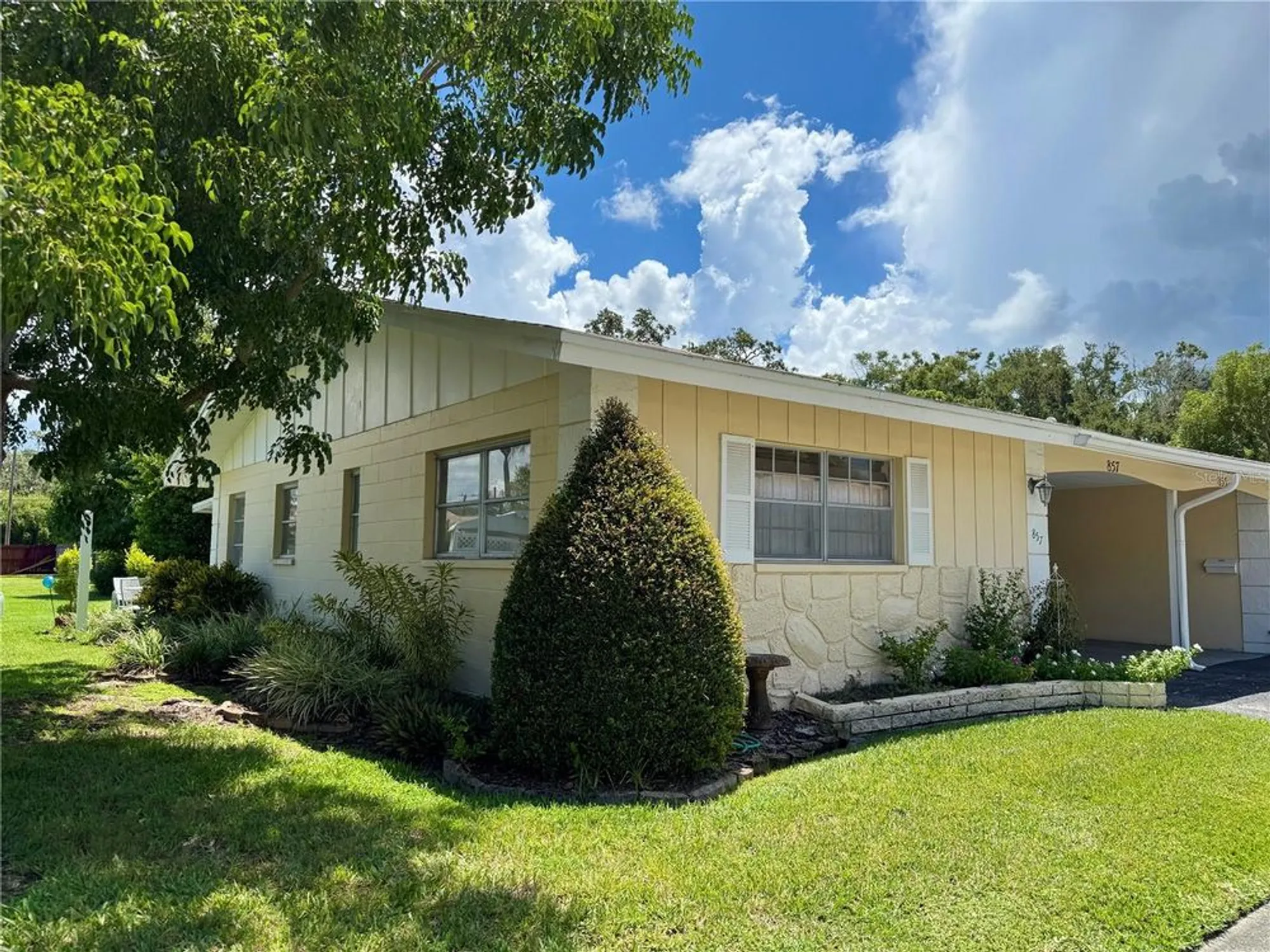 Property Slideshow image 2 of 20 | 857 cambridge ct, Dunedin, FL, 34698