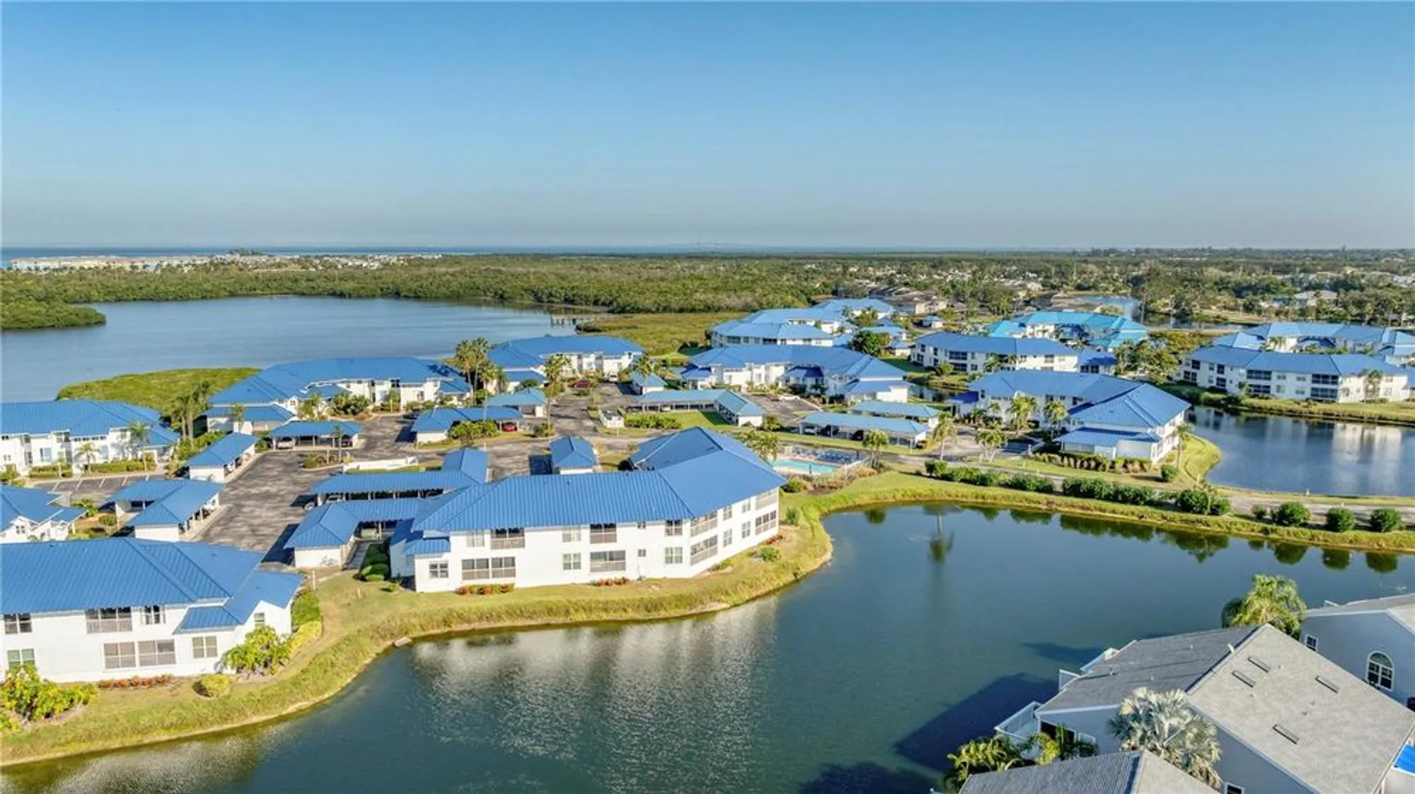 Property Slideshow image 36 of 54 | 983 sandpiper cir, Bradenton, FL, 34209