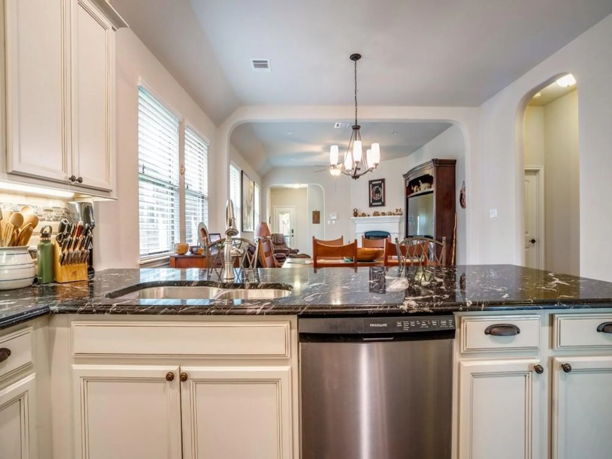 Property Slideshow image 9 of 27 | 8612 grassland dr, Mckinney, TX, 75070