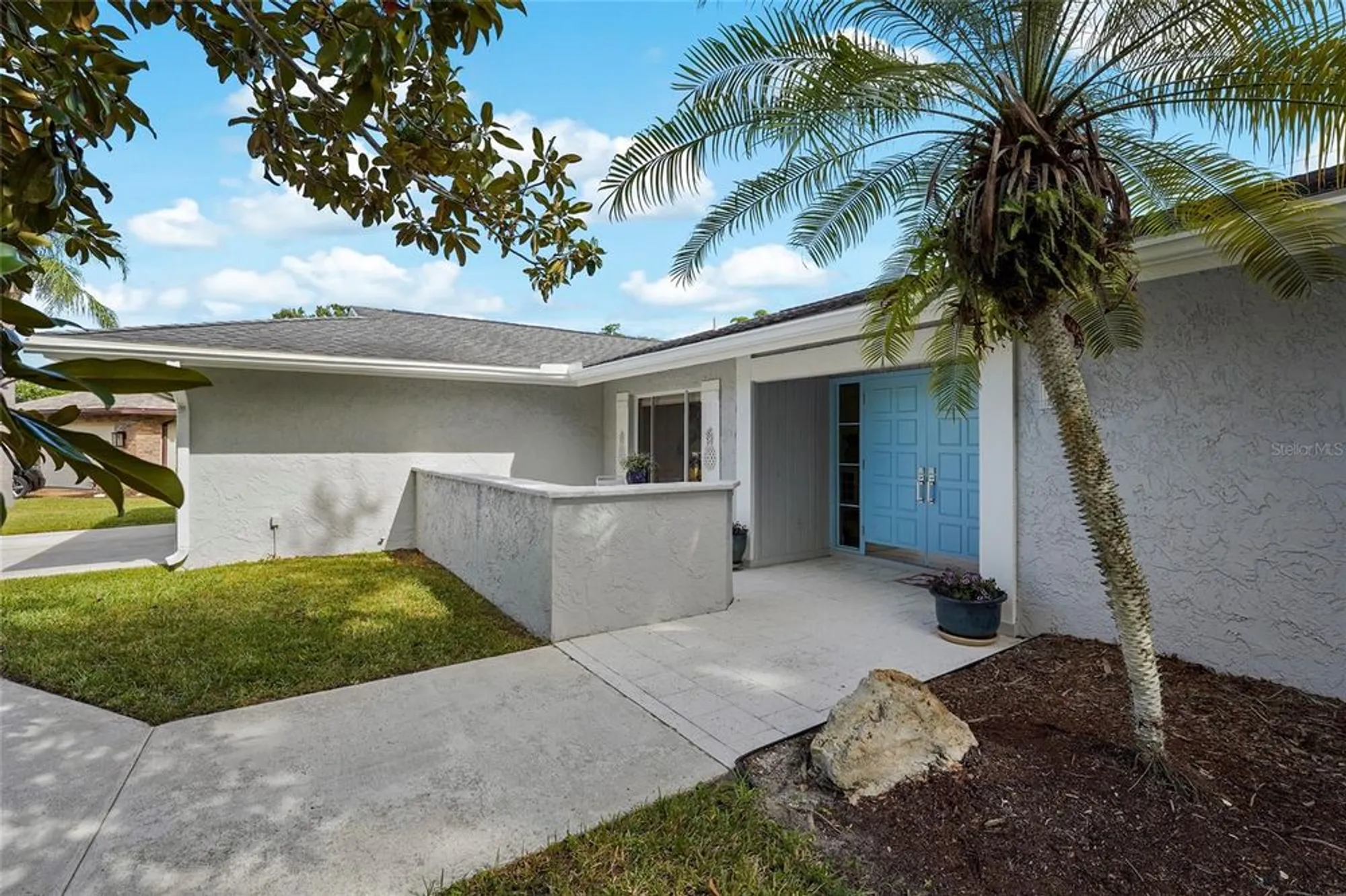 Property Slideshow image 2 of 57 | 5720 timber lake cir, Sarasota, FL, 34243