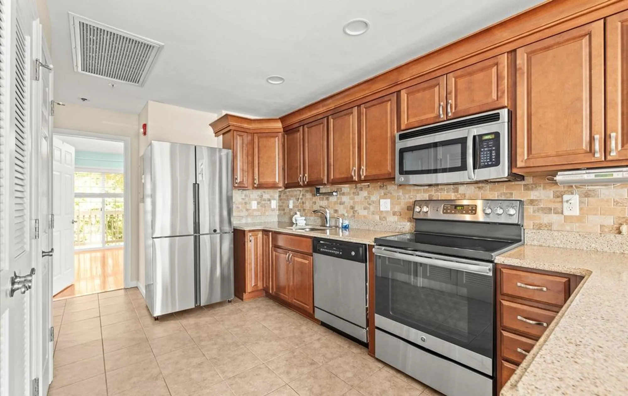 Property Slideshow image 10 of 20 | 1002 willow ln, Valley Stream, NY, 11580