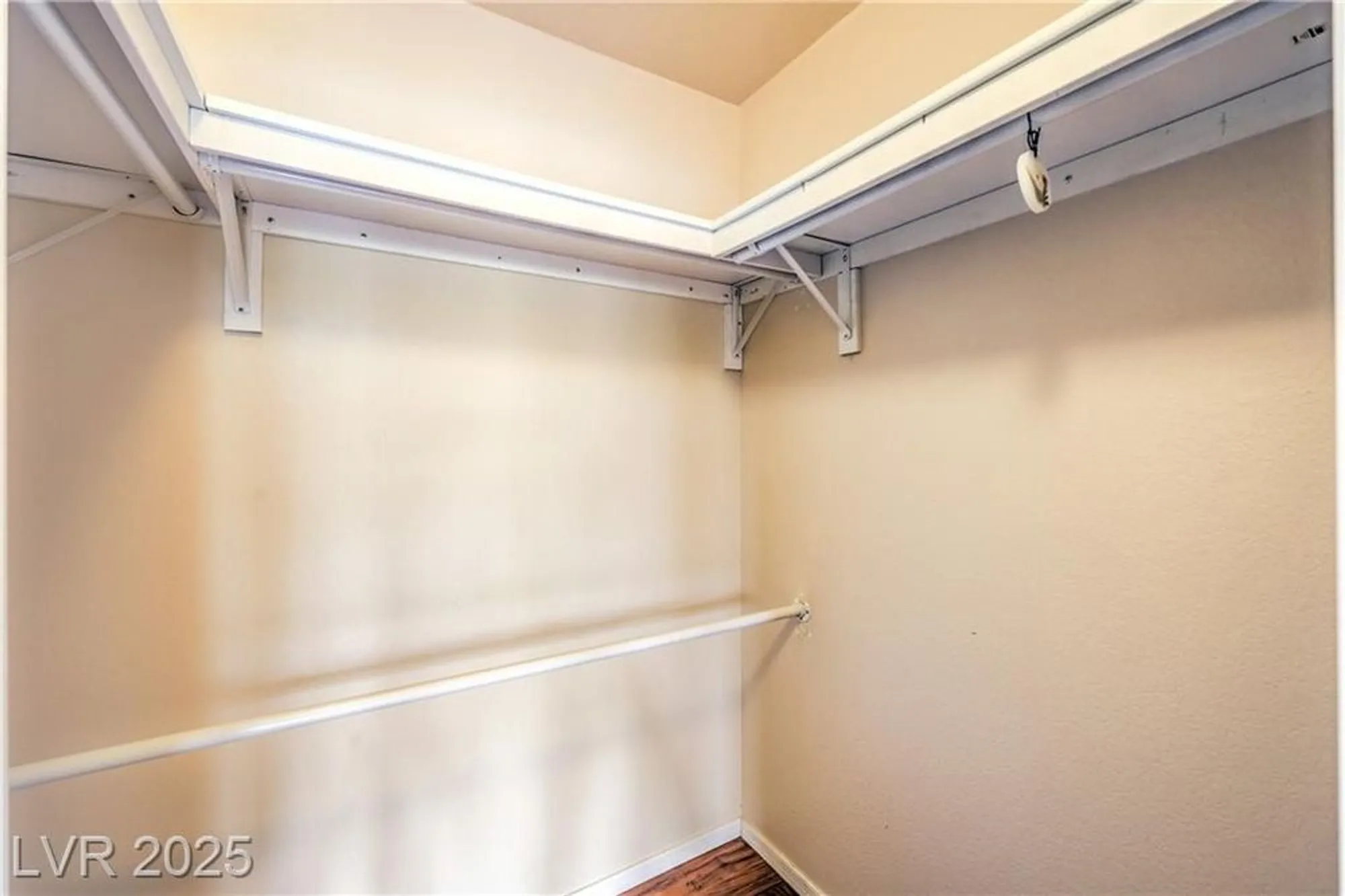 Property Slideshow image 18 of 39 | 9948 bundella dr, Las Vegas, NV, 89134