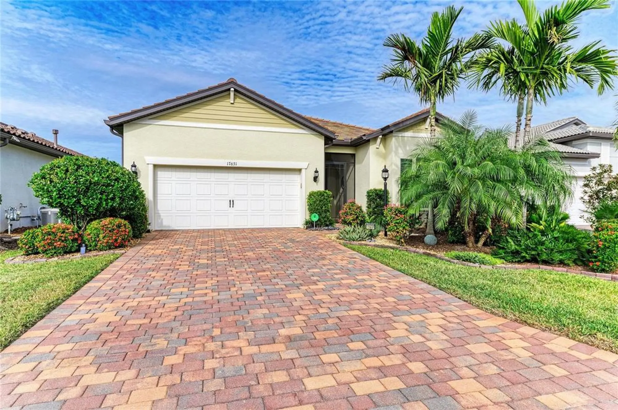 Property Slideshow image 11 of 85 | 17631 colebrook cir, Lakewood Ranch, FL, 34202