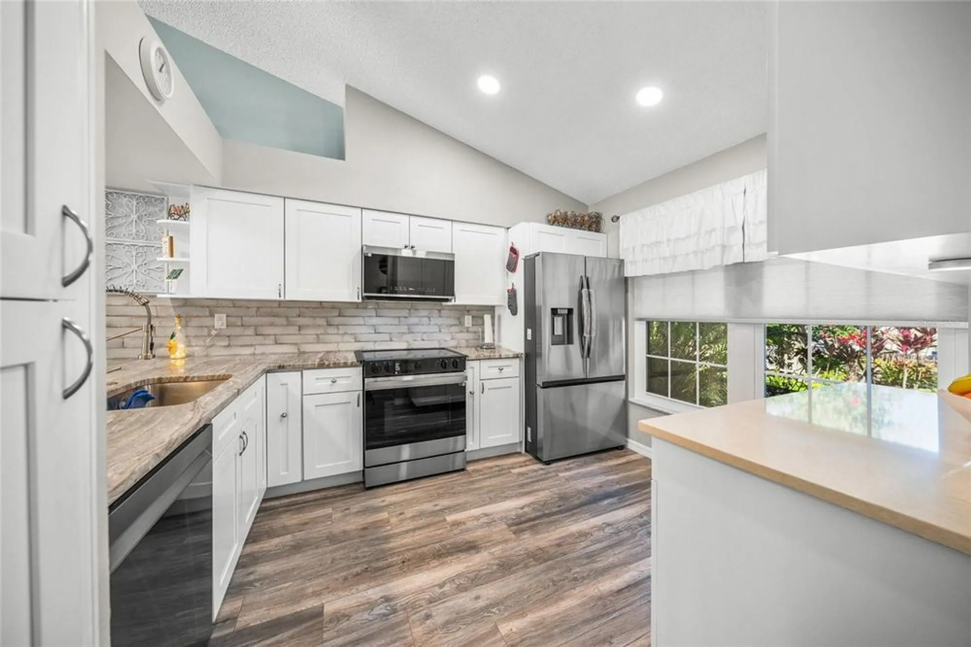 Property Slideshow image 13 of 51 | 5958 clubside dr, Sarasota, FL, 34243