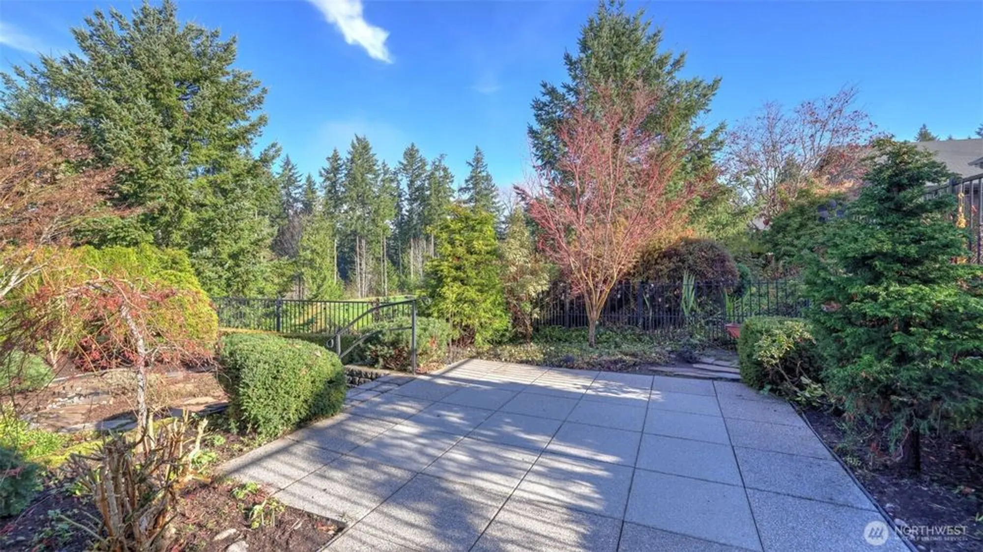 Property Slideshow image 28 of 40 | 12832 231st pl, Redmond, WA, 98053