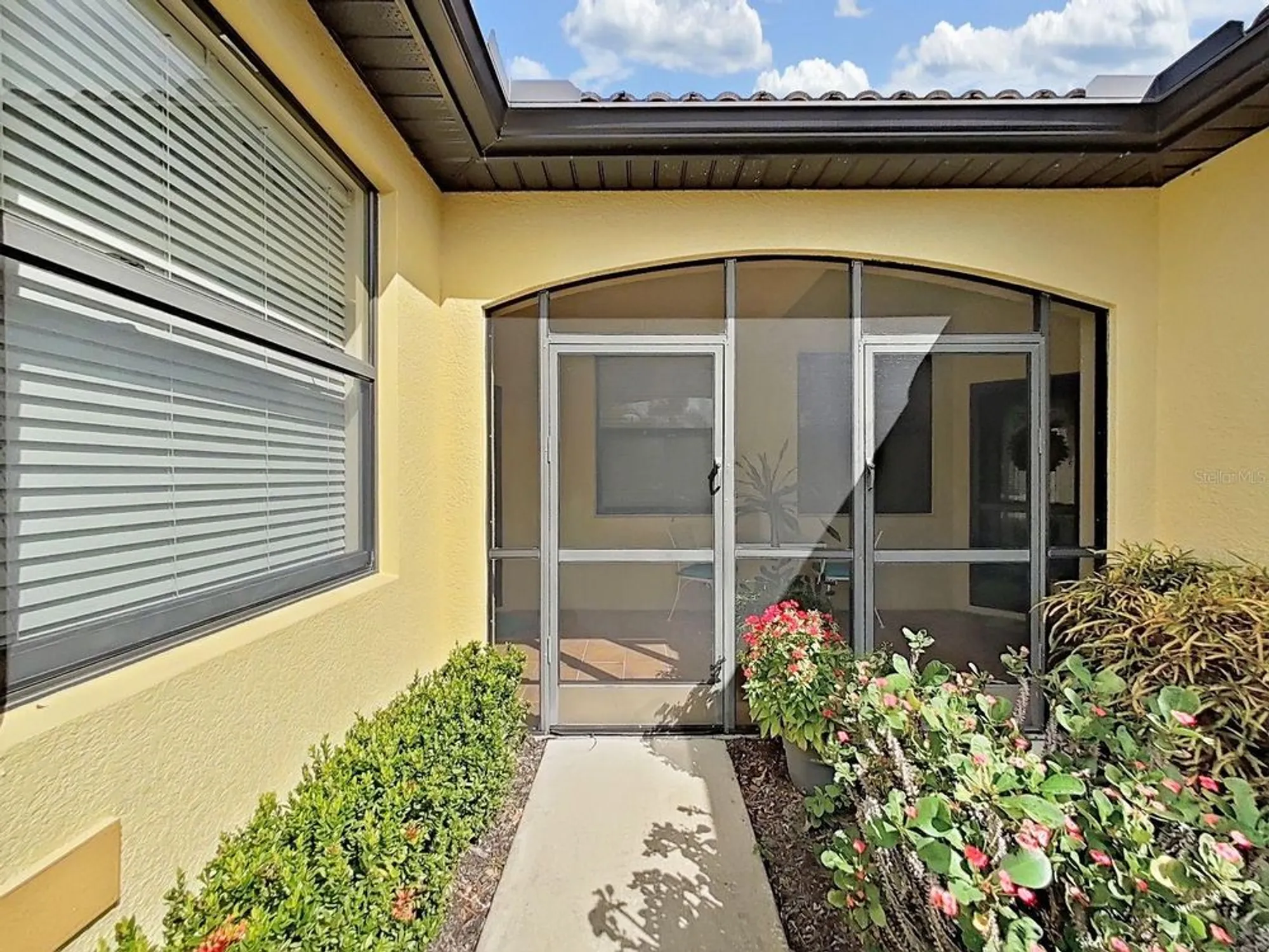 Property Slideshow image 6 of 100 | 303 bluewater falls ct, Apollo Beach, FL, 33572