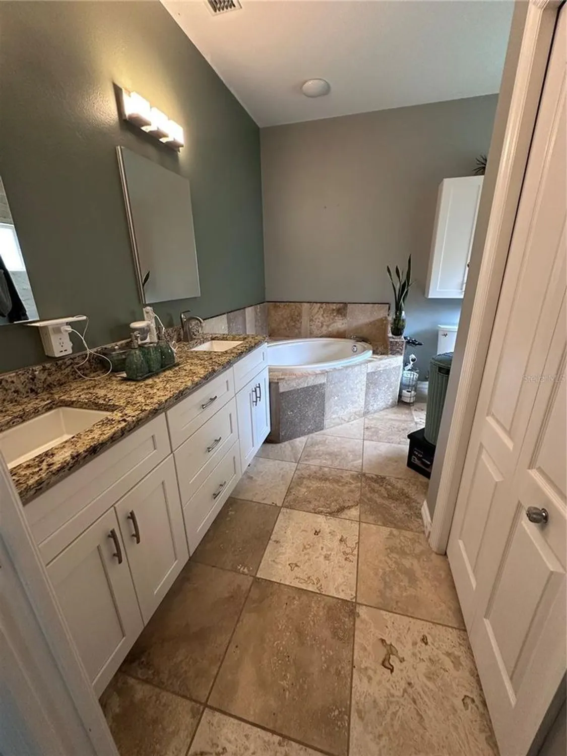 Property Slideshow image 15 of 30 | 4924 creekside trl, Sarasota, FL, 34243