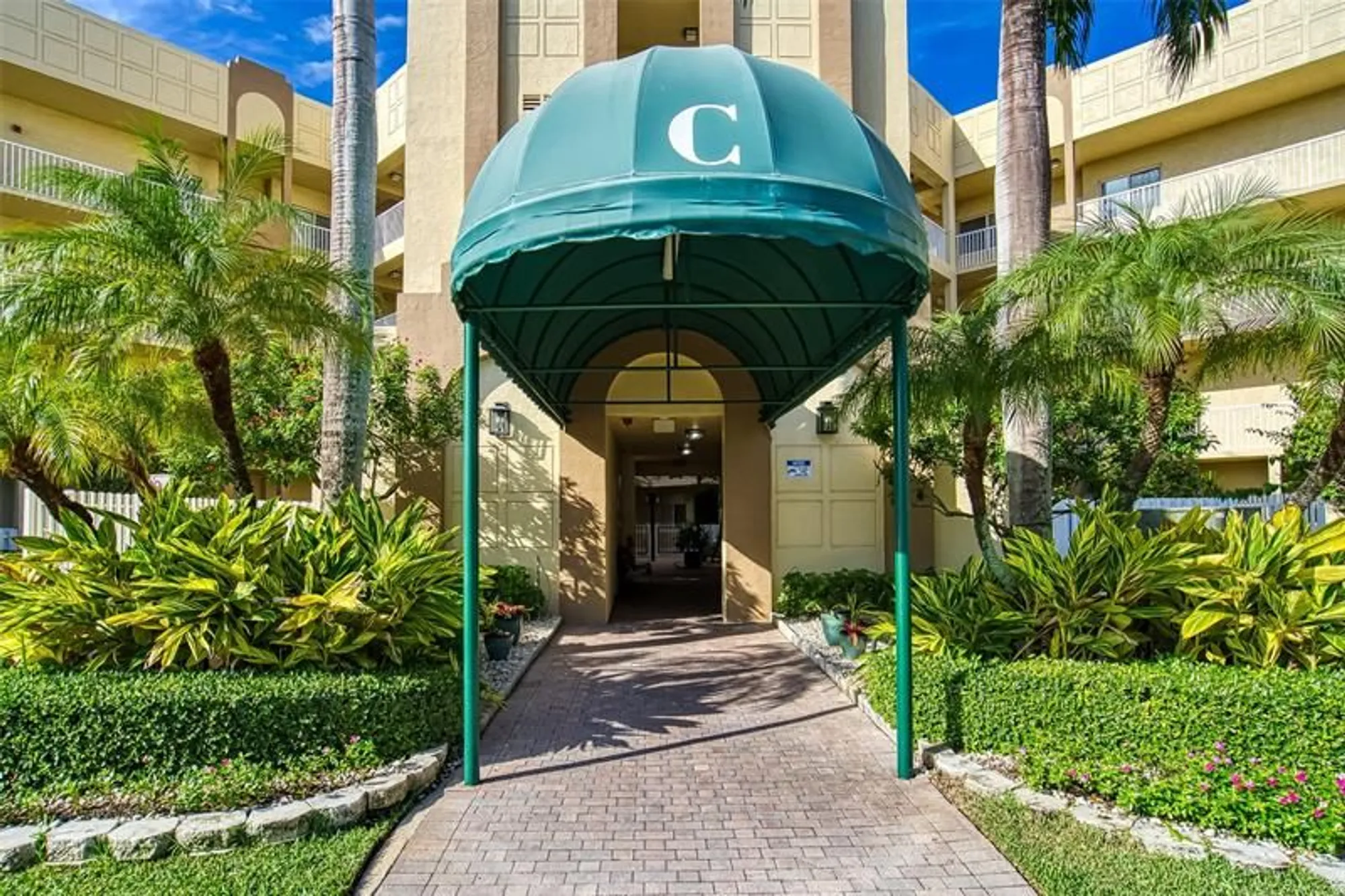 Property Slideshow image 24 of 37 | 7635 southampton ter 402, Tamarac, FL, 33321
