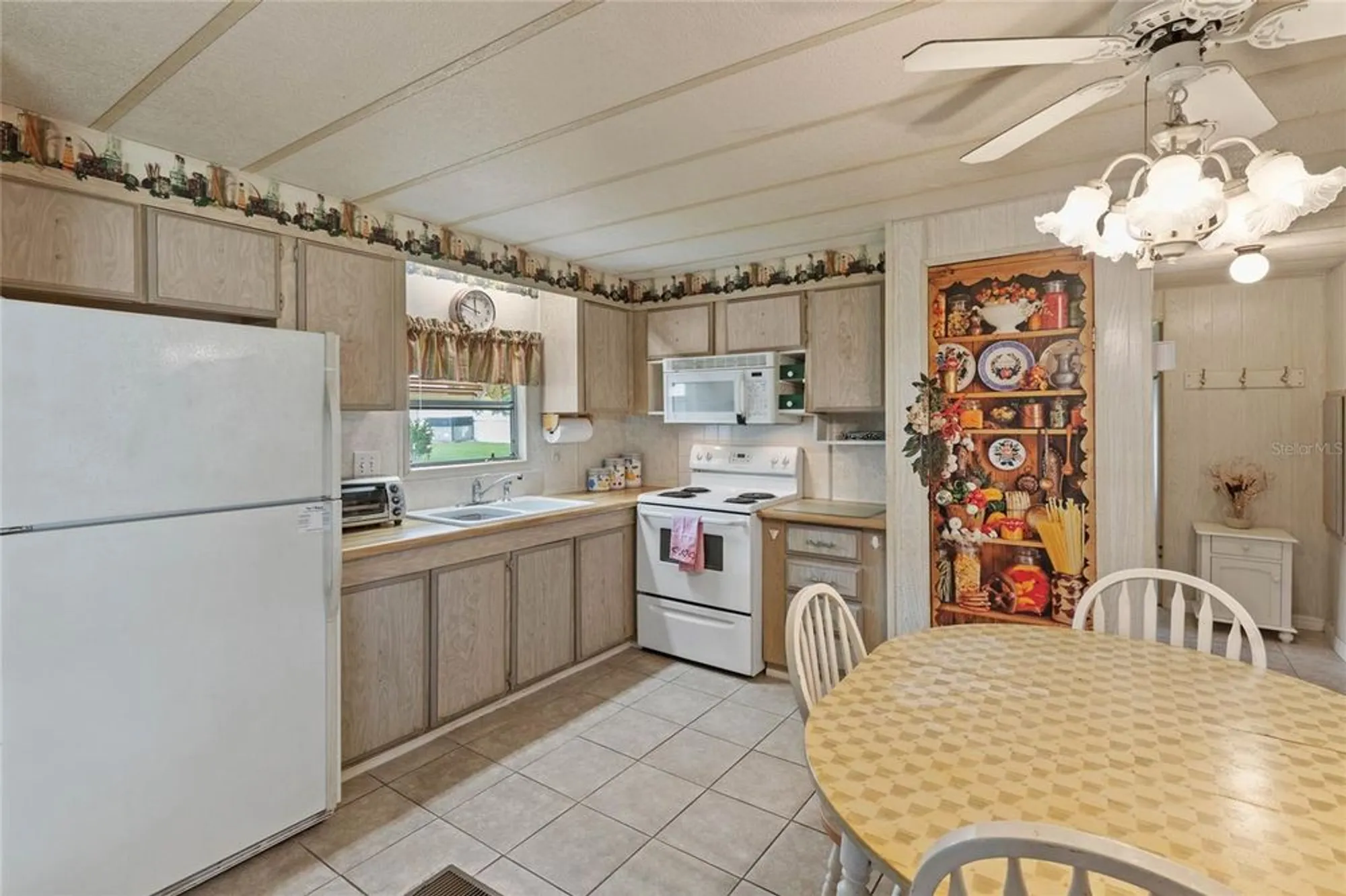 Property Slideshow image 8 of 27 | 805 royal palm ave, The Villages, FL, 32159