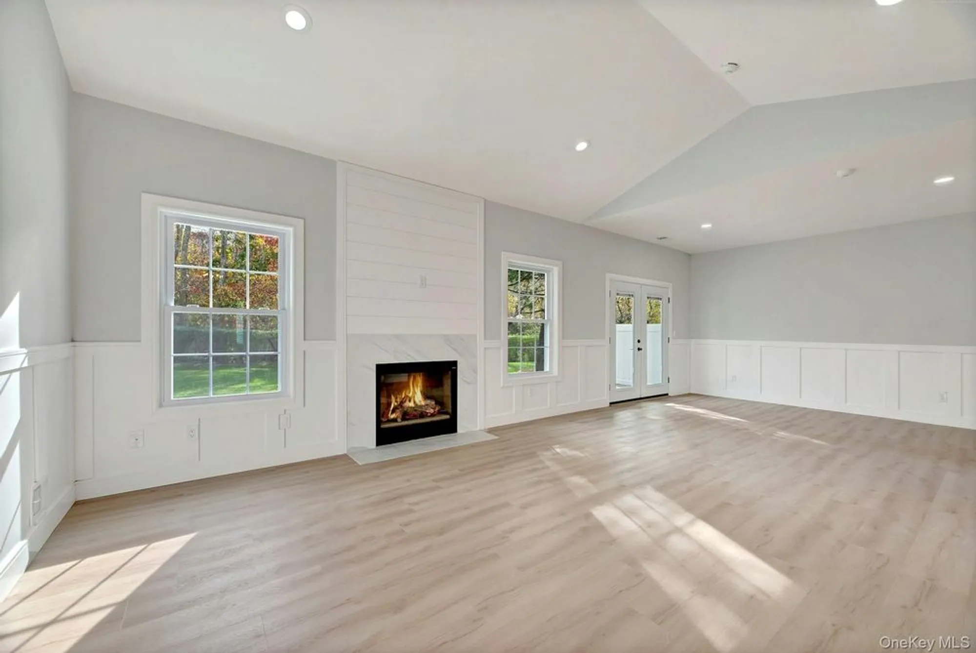 Property Slideshow image 6 of 41 | 509 oak bluff ct, Moriches, NY, 11955