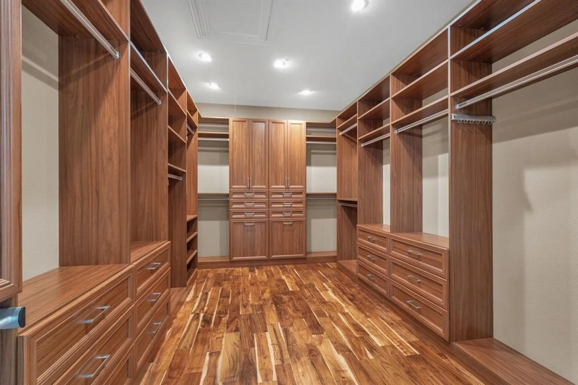 Property Slideshow image 19 of 34 | 9009 gardenia dr, Denton, TX, 76207