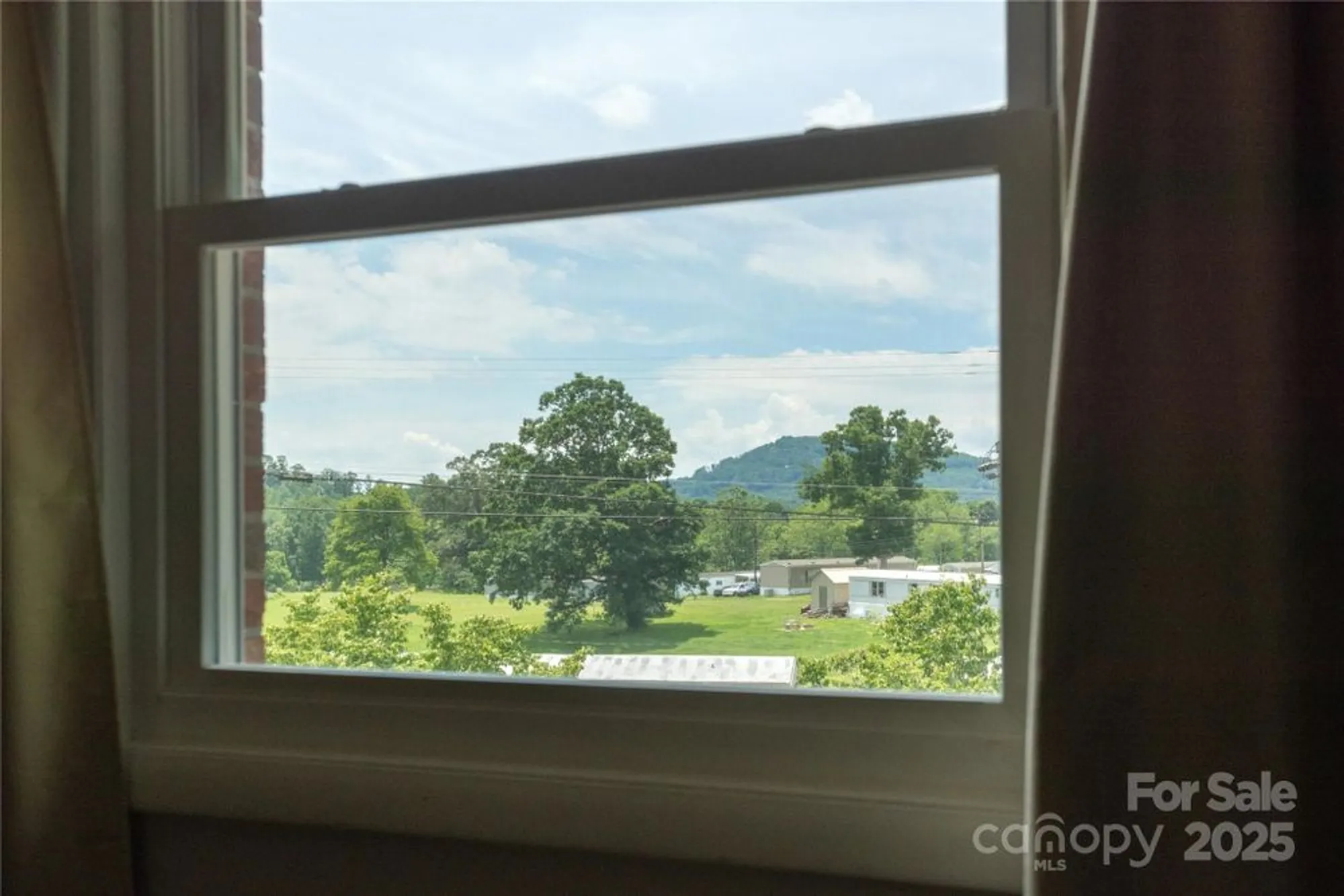 Property Slideshow image 19 of 25 | 103 oakwood pl apt 4, Hendersonville, NC, 28792