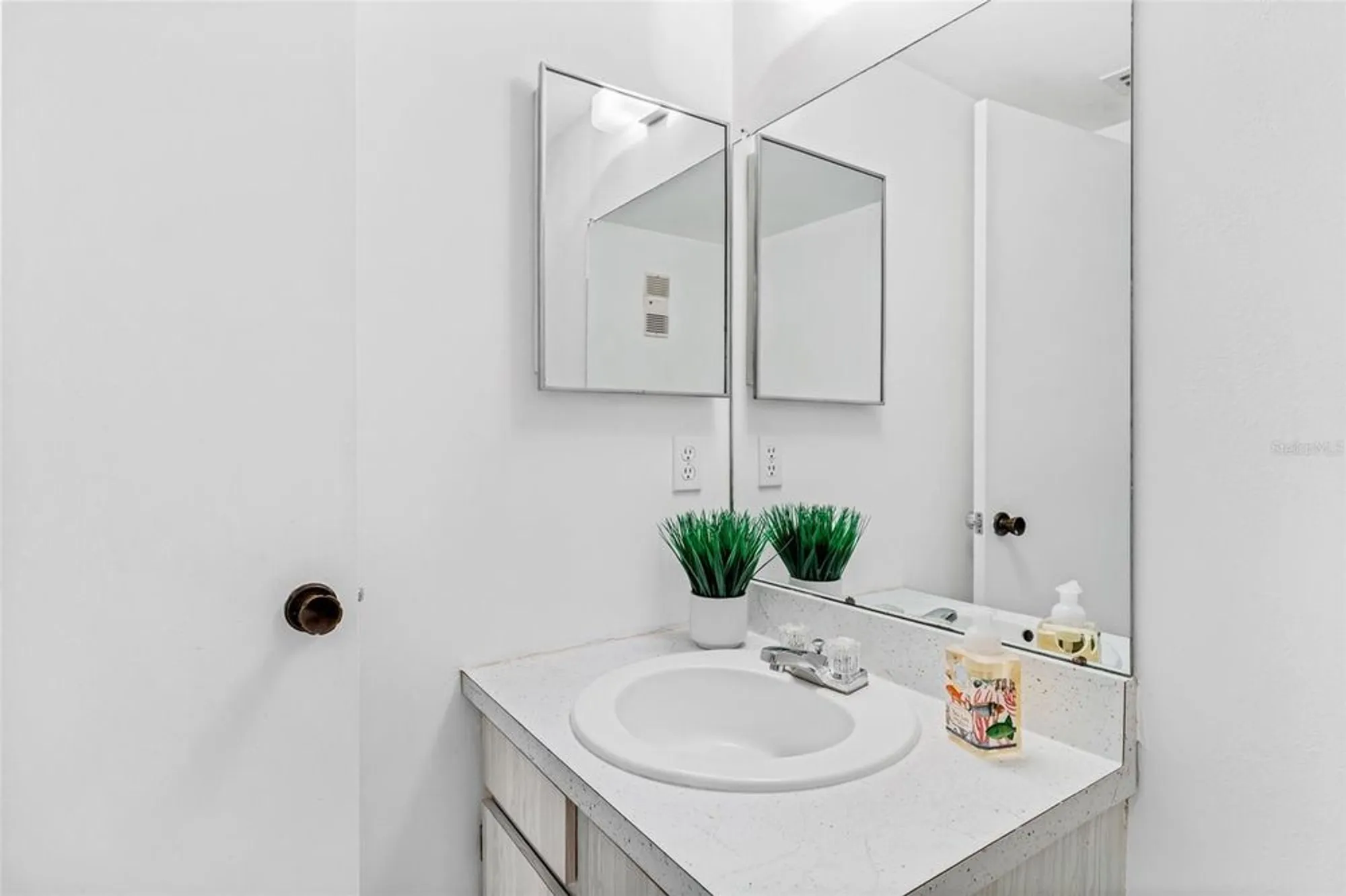 Property Slideshow image 33 of 40 | 14130 rosemary ln apt 5114, Largo, FL, 33774