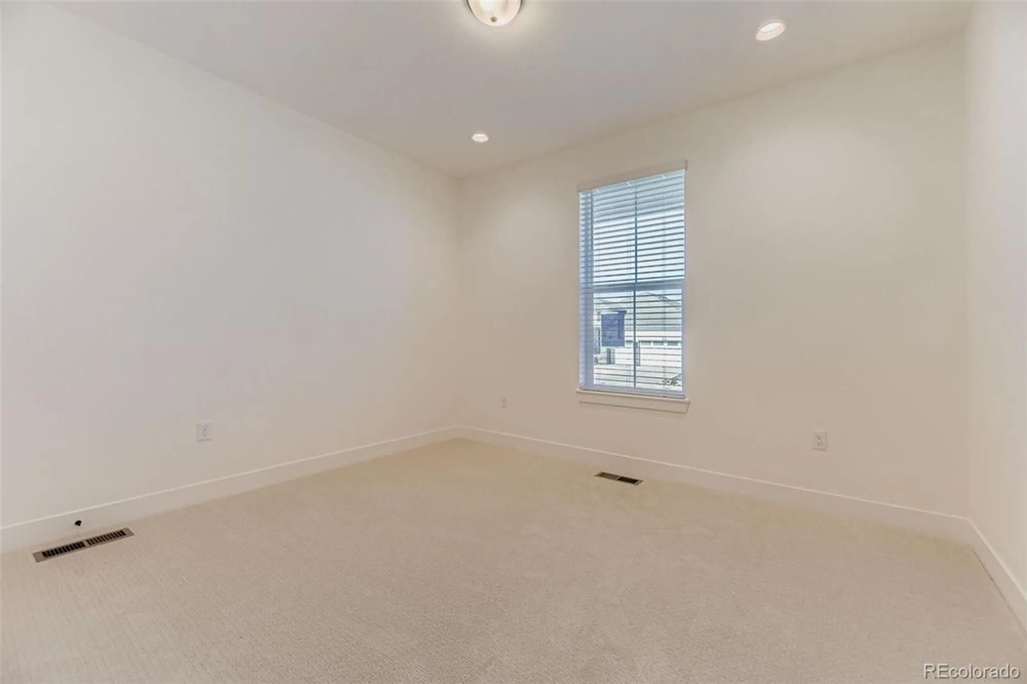 Property Slideshow image 21 of 28 | 9046 s shawnee ct, Aurora, CO, 80016