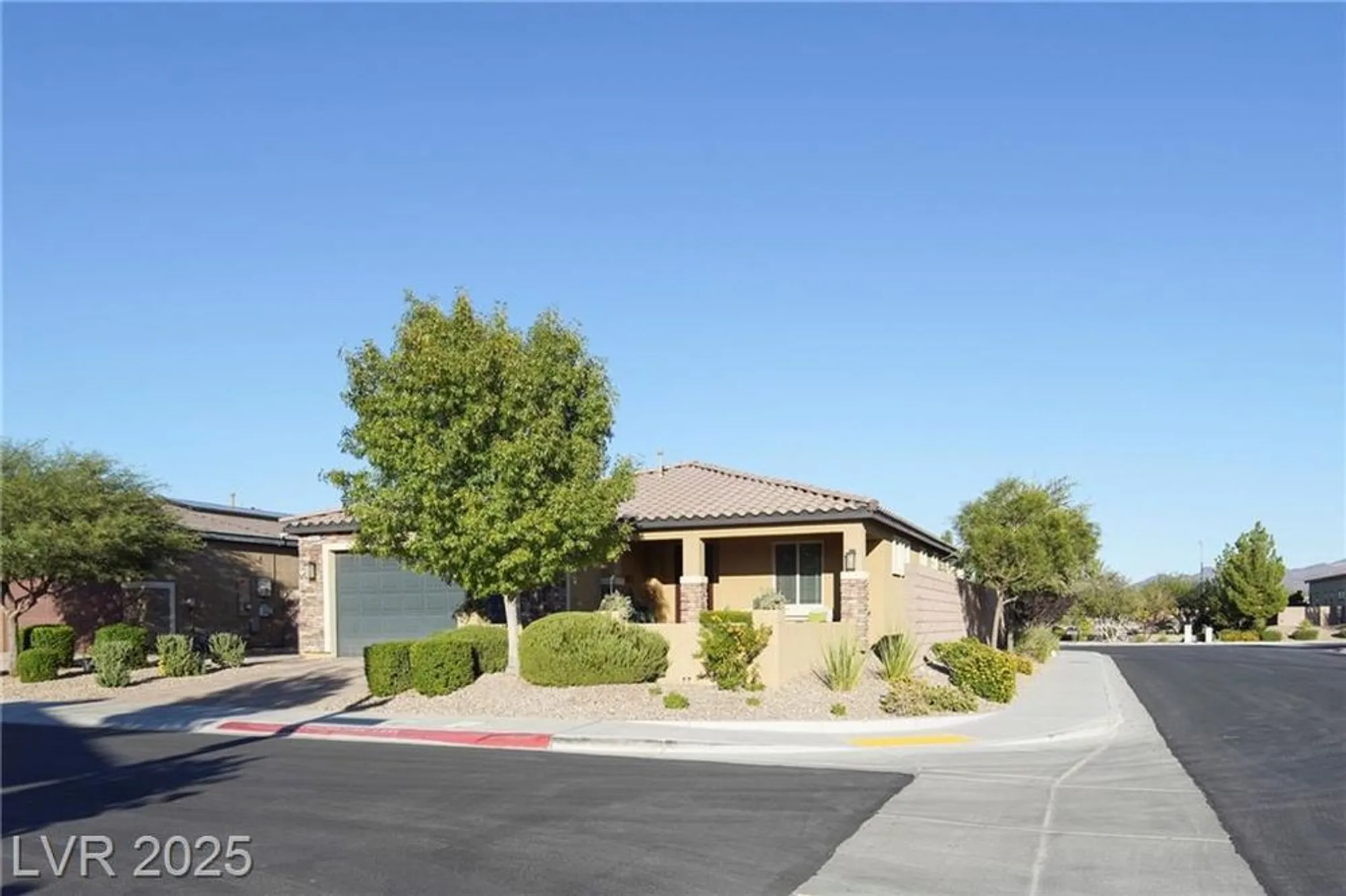 Property Slideshow image 55 of 68 | 1844 wolfcreek falls ct, Henderson, NV, 89044