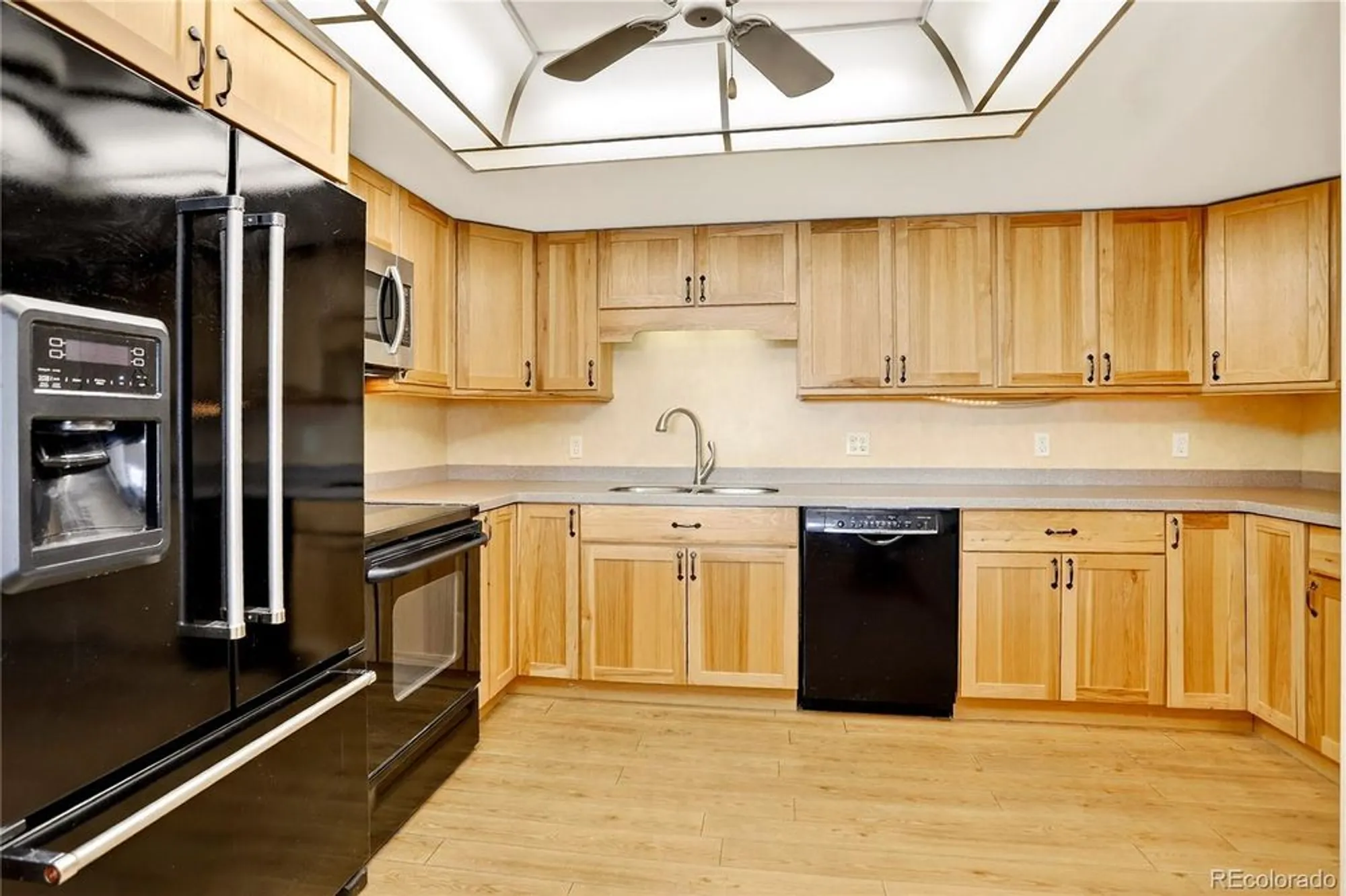 Property Slideshow image 7 of 26 | 13631 e marina dr 608, Aurora, CO, 80014