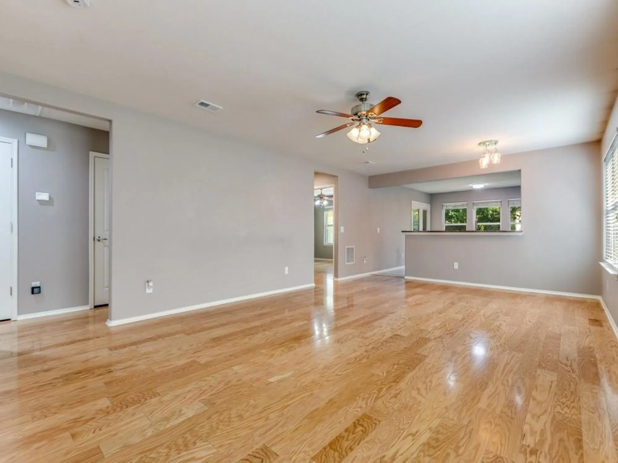 Property Slideshow image 4 of 40 | 1649 antelope hills dr, Frisco, TX, 75036