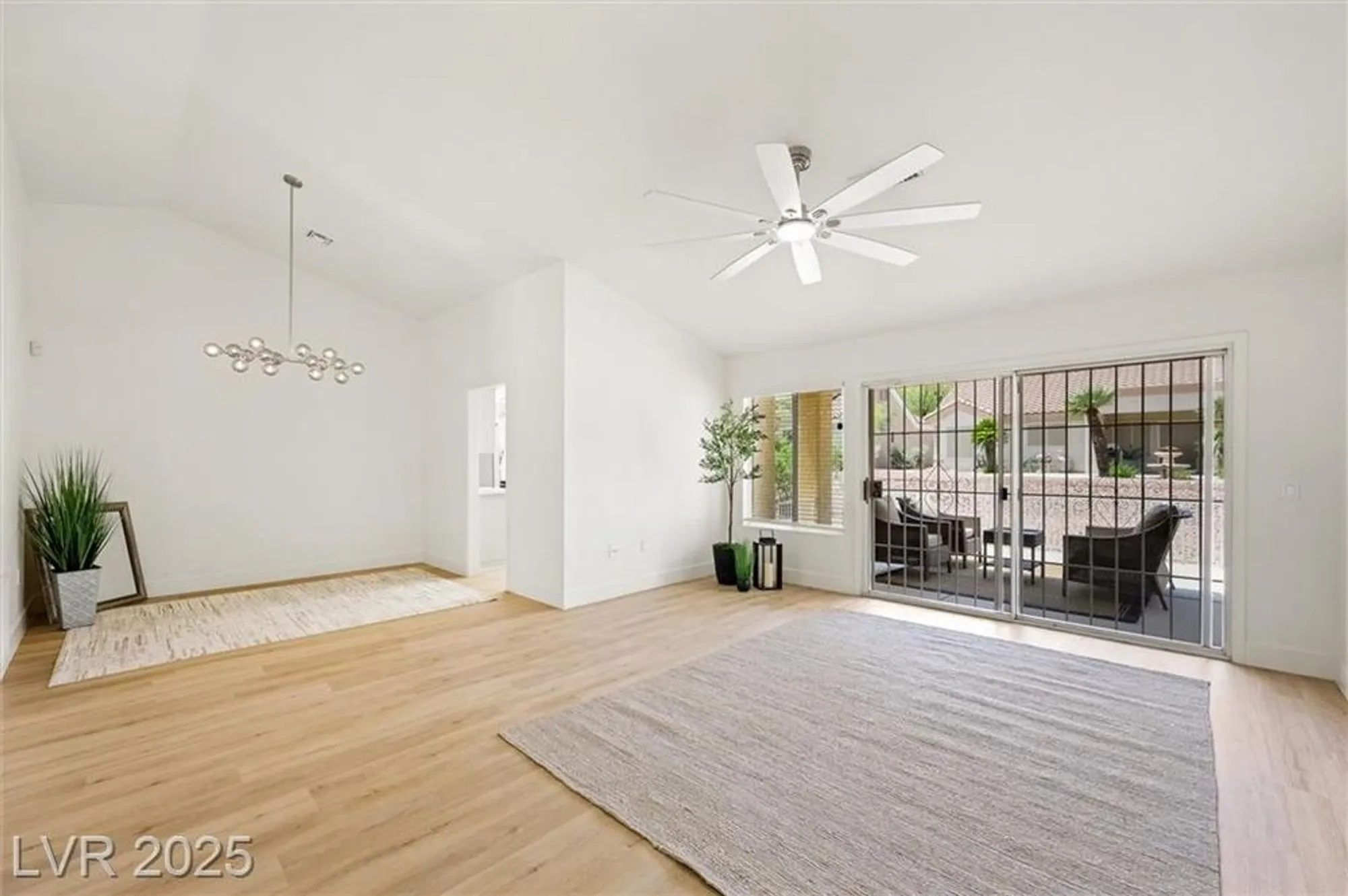 Property Slideshow image 5 of 40 | 2517 desert sands dr, Las Vegas, NV, 89134