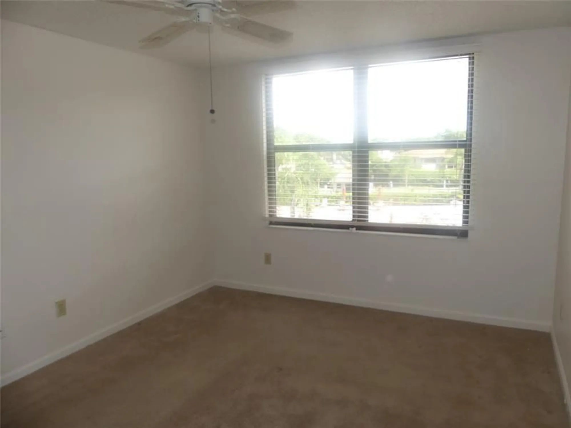 Property Slideshow image 11 of 15 | 10657 w clairmont cir 306, Tamarac, FL, 33321