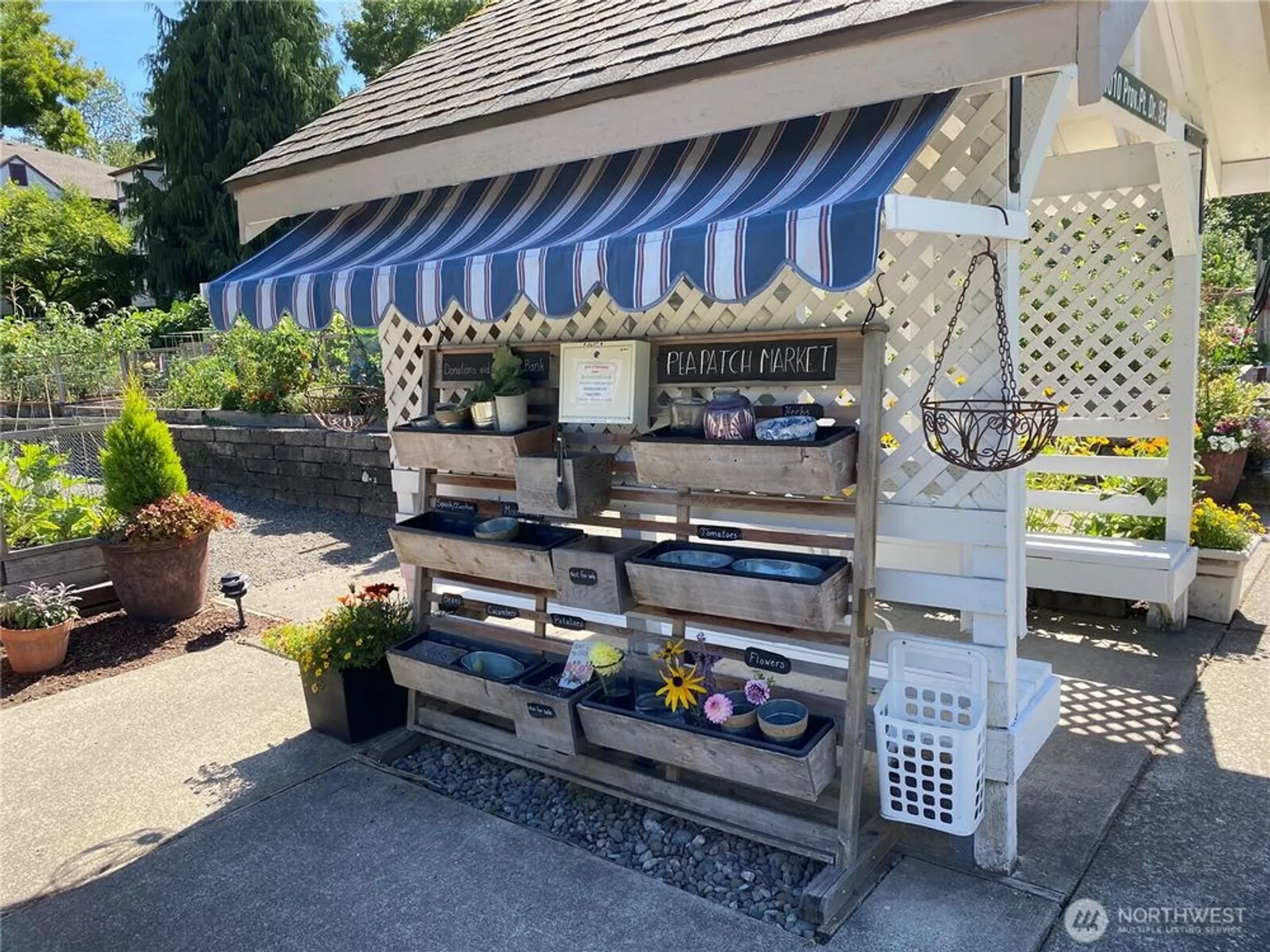 Property Slideshow image 38 of 40 | 4081 224th ln 210, Issaquah, WA, 98029