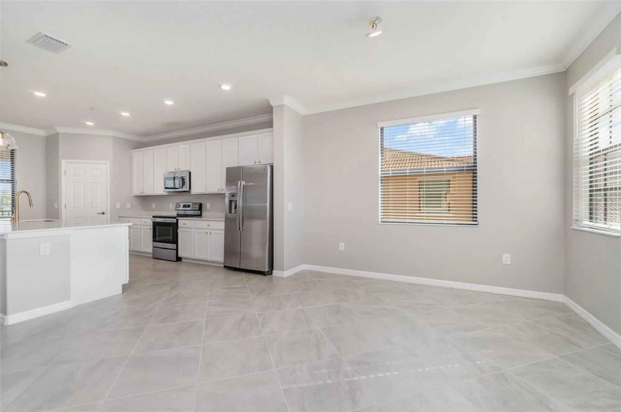 Property Slideshow image 8 of 33 | 10800 tarflower dr 202, Venice, FL, 34293