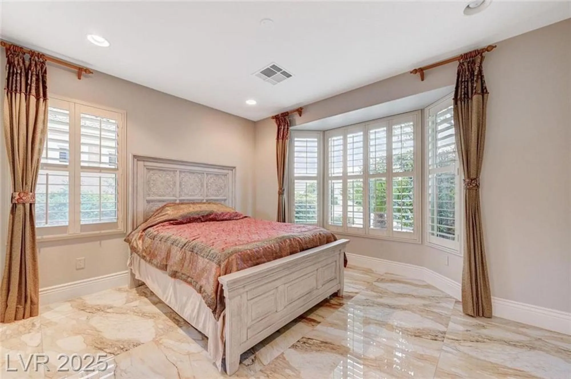 Property Slideshow image 23 of 47 | 4596 bersaglio st, Las Vegas, NV, 89135