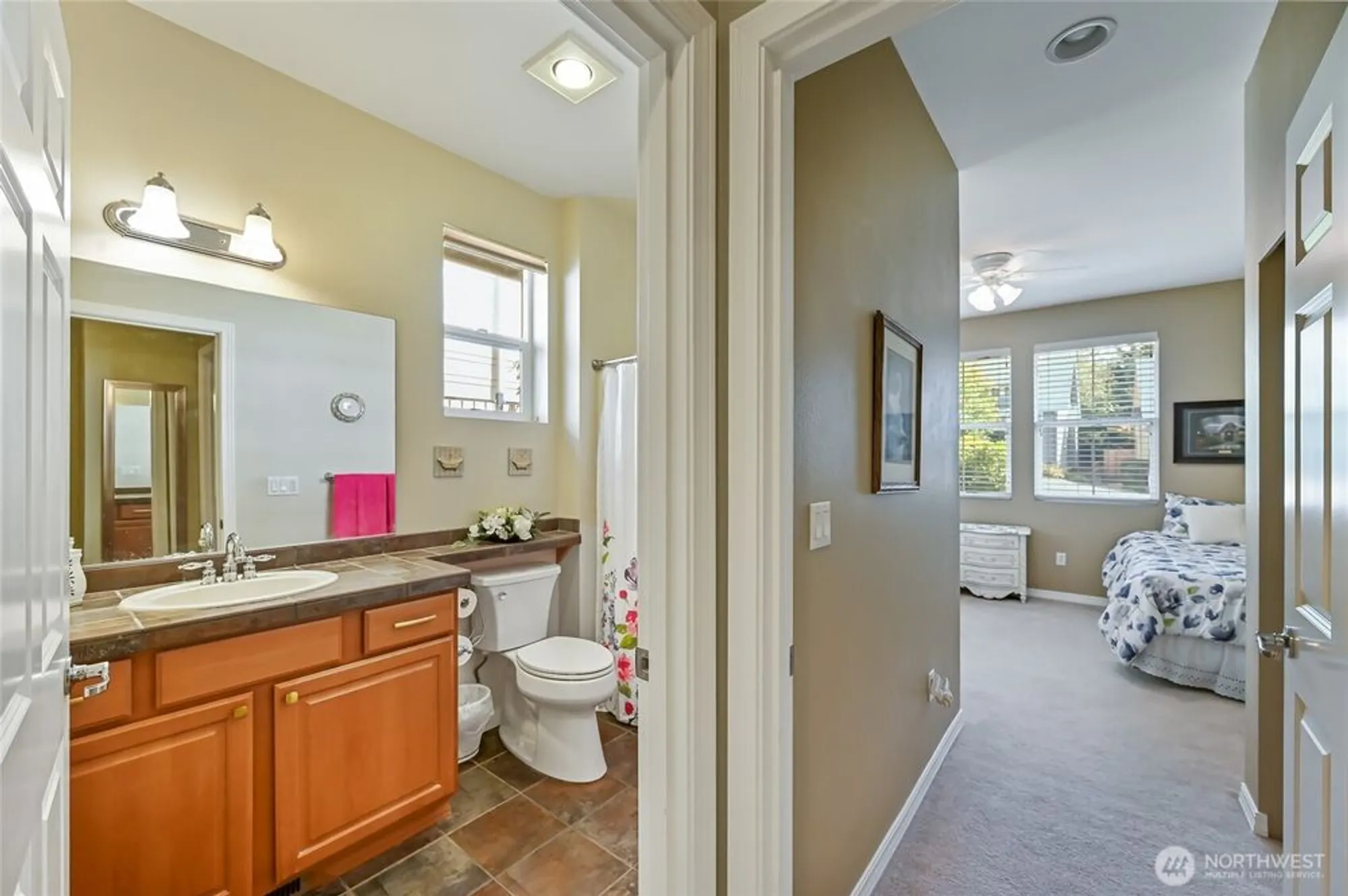 Property Slideshow image 25 of 32 | 13841 231st ln, Redmond, WA, 98053
