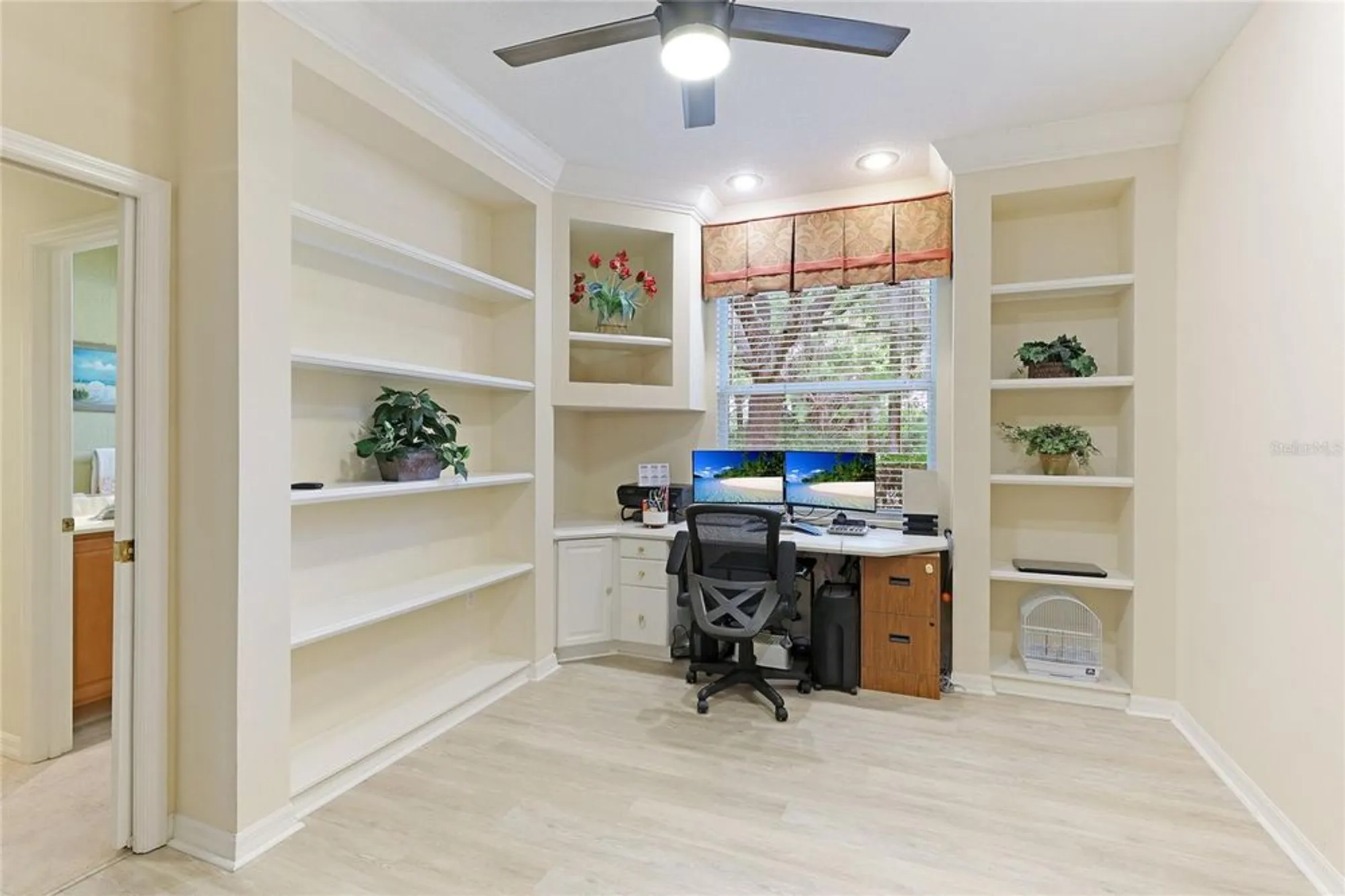 Property Slideshow image 17 of 38 | 6103 aviary ct, Bradenton, FL, 34203