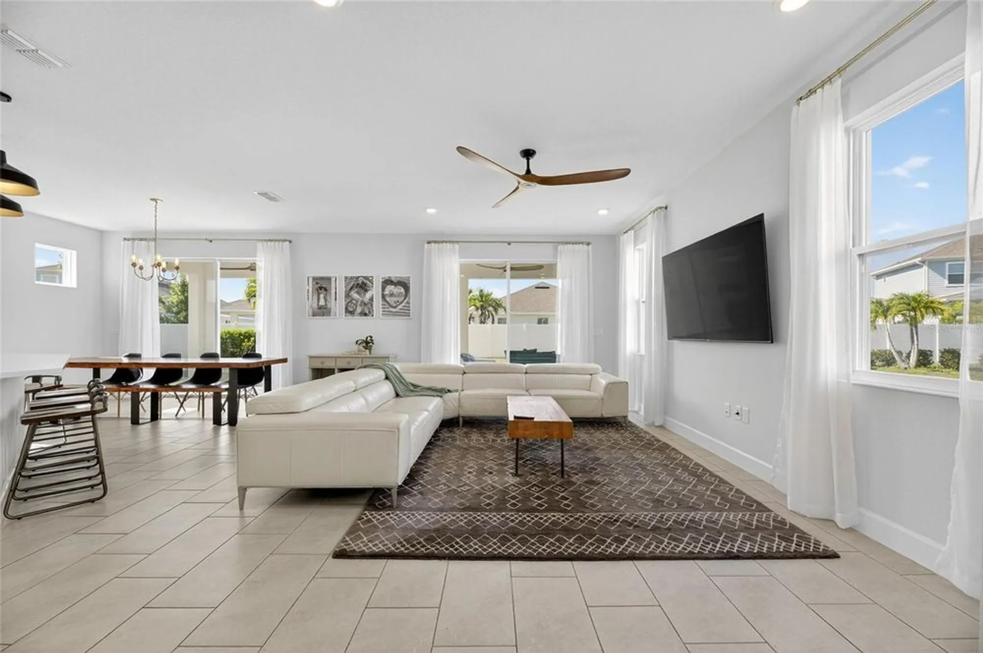 Property Slideshow image 13 of 91 | 324 blackrock ln, Apollo Beach, FL, 33572