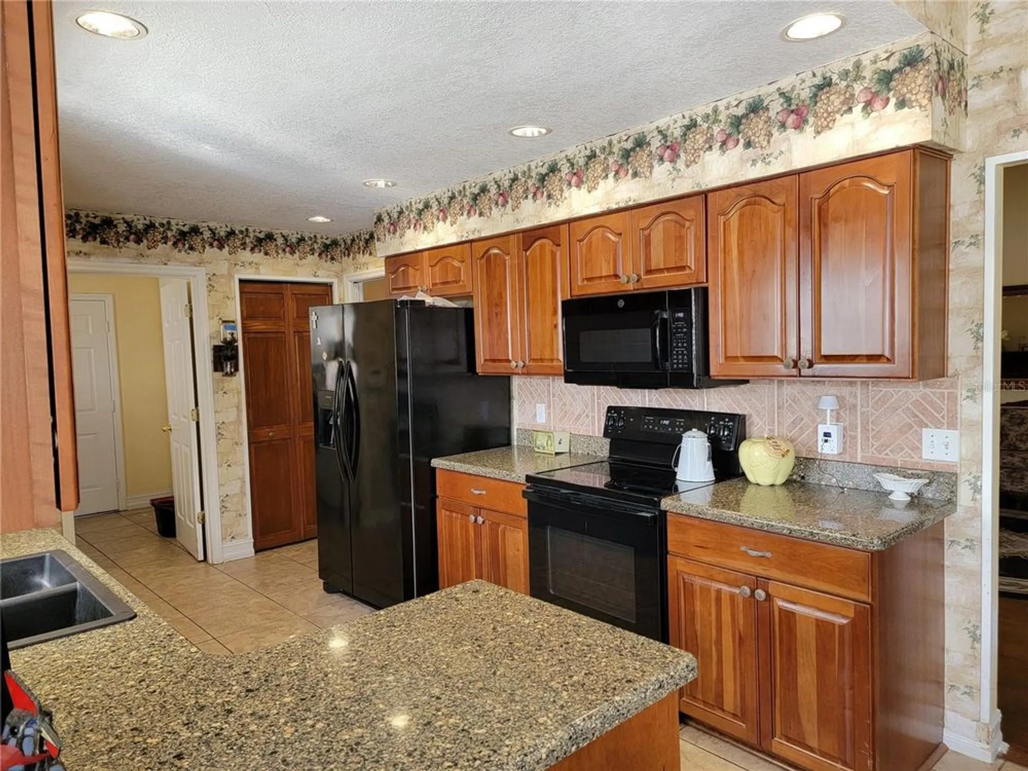 Property Slideshow image 16 of 40 | 3535 saddlebrook way, Lakeland, FL, 33810