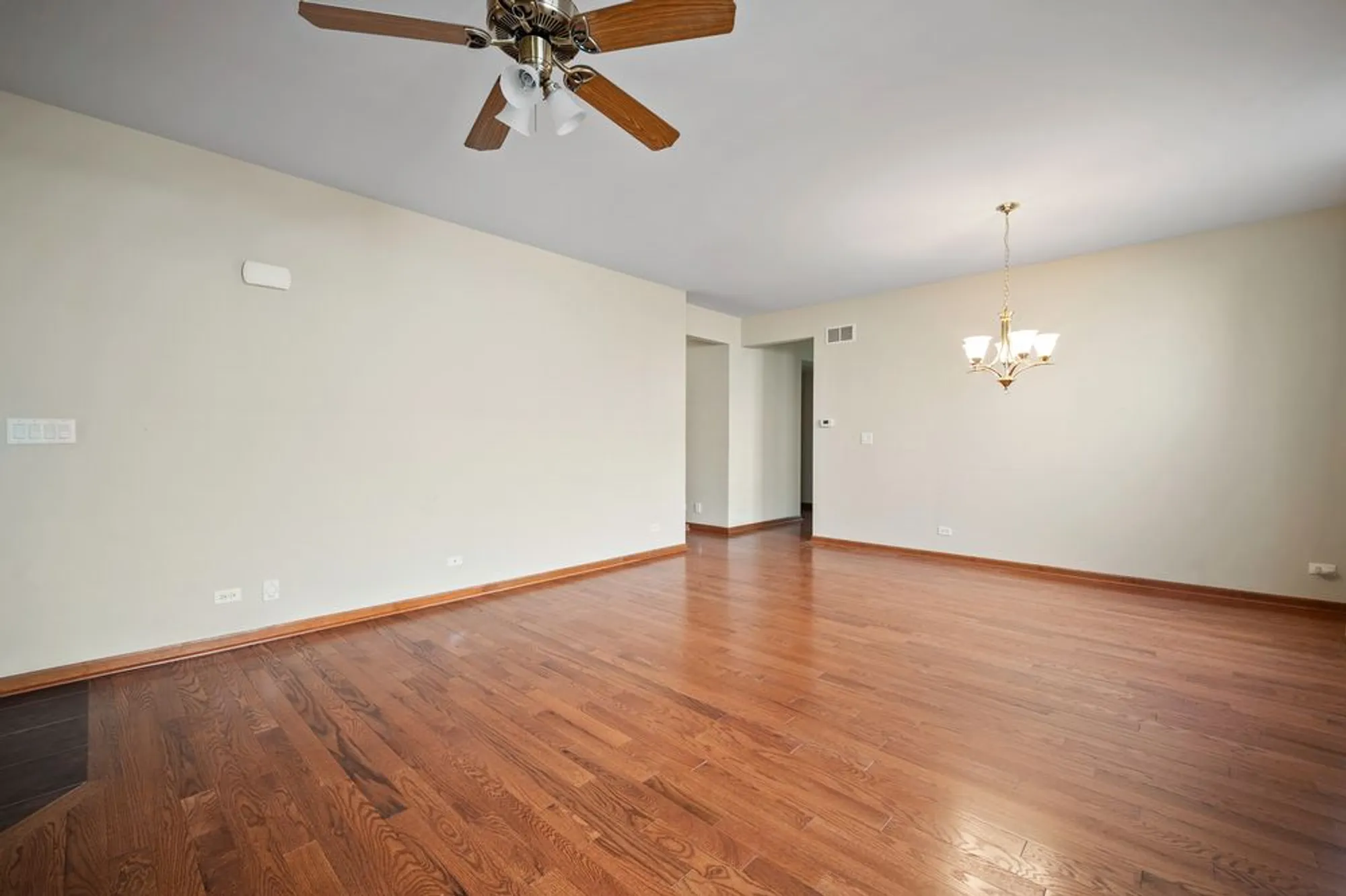 Property Slideshow image 5 of 30 | 1176 heathrow ln, Aurora, IL, 60502