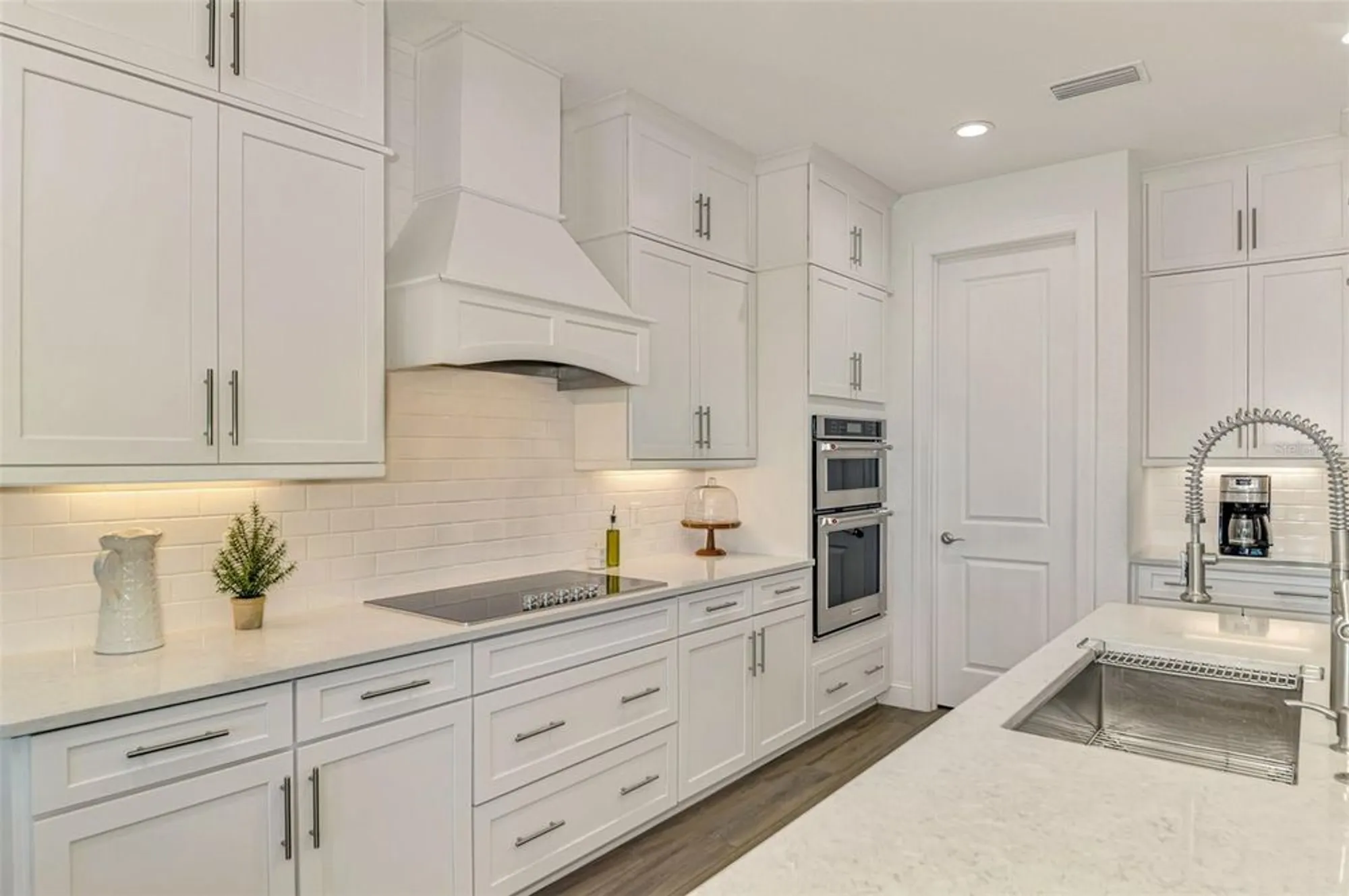 Property Slideshow image 17 of 71 | 560 mistiflower cir, Nokomis, FL, 34275