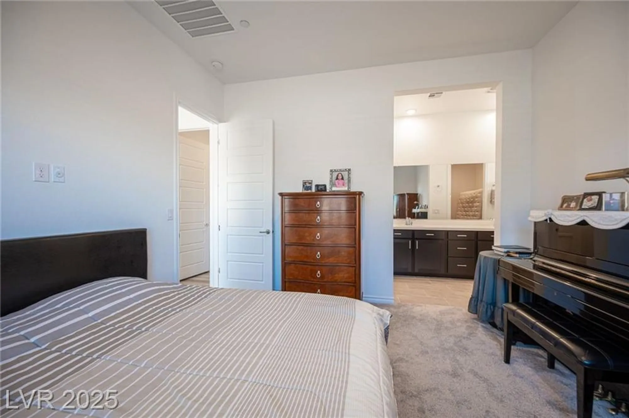 Property Slideshow image 32 of 46 | 932 belleforte ln, Las Vegas, NV, 89138
